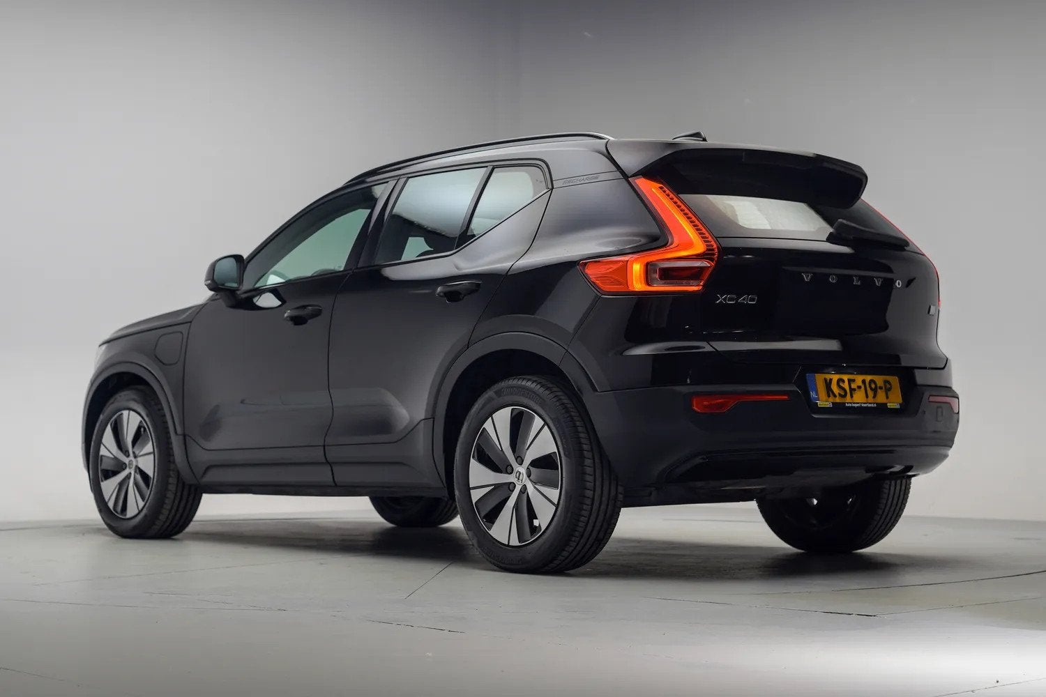 Volvo XC40 T4 Recharge R-Design Expression [ LED Navi Apple/, Auto's, Volvo, Automaat, Zwart, Bedrijf, Hybride Elektrisch/Benzine