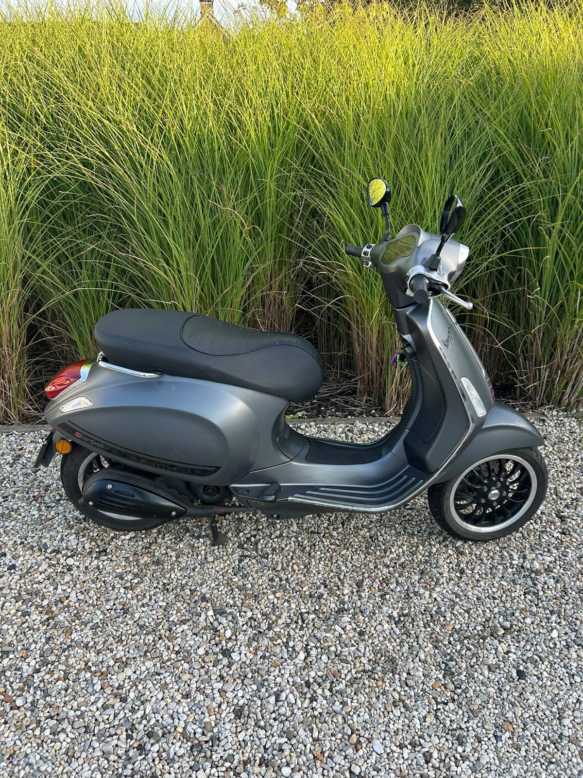 Vespa Sprint 2017 50cc 4 takt mat grijs, Fietsen en Brommers, Scooters | Vespa, Ophalen, Gebruikt, Overige modellen, Maximaal 45 km/u