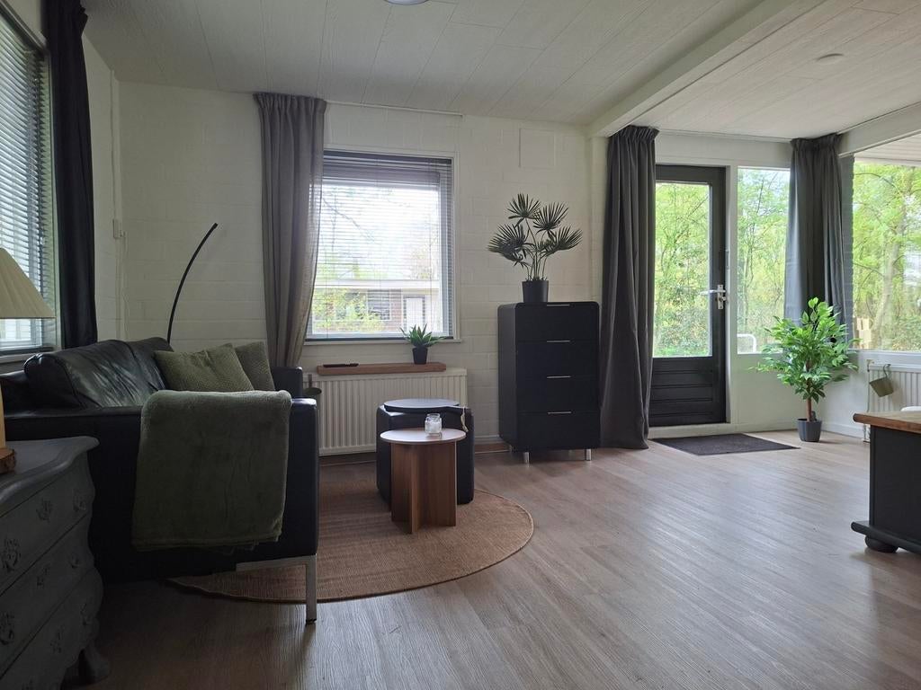 Nog plek in hoogseizoen.2p rustig boshuisje.Honden welkom., In bos, Internet, Landelijk, 1 slaapkamer