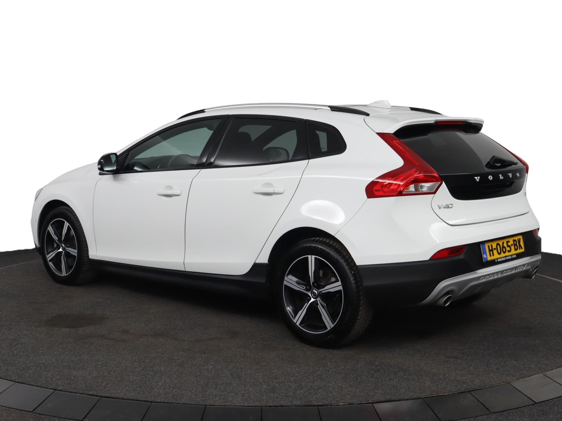 Volvo V40 Cross Country T3 Polar+ Luxury | NAP | Automaat |, Auto's, Euro 6, 4 cilinders, 700 kg, Wit