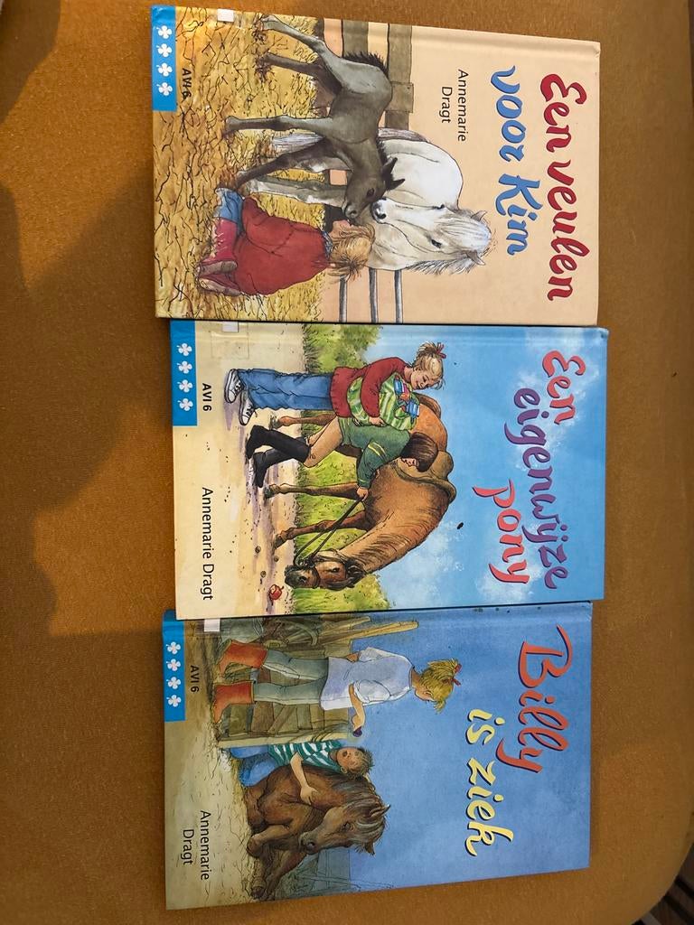 Paardenboeken AVI 6: Een veulen voor Kim, Een eigenwijze pon, Boeken, Ophalen of Verzenden, Gelezen, Fictie algemeen