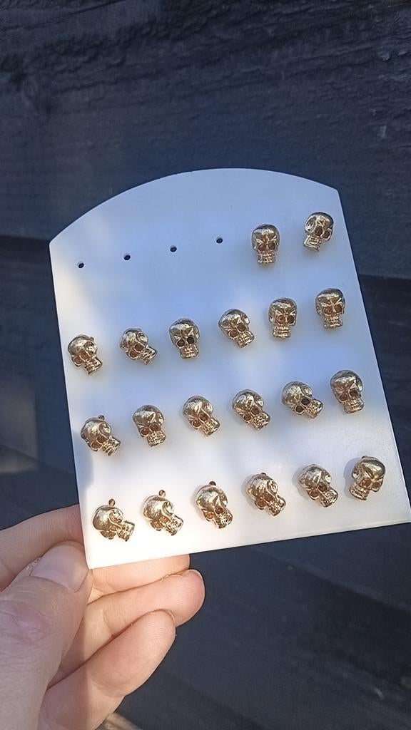 Diverse oorbellen knopjes doodskopjes sterretjes€1 per paar, Sieraden, Tassen en Uiterlijk, Oorbellen, Ophalen of Verzenden, Nieuw