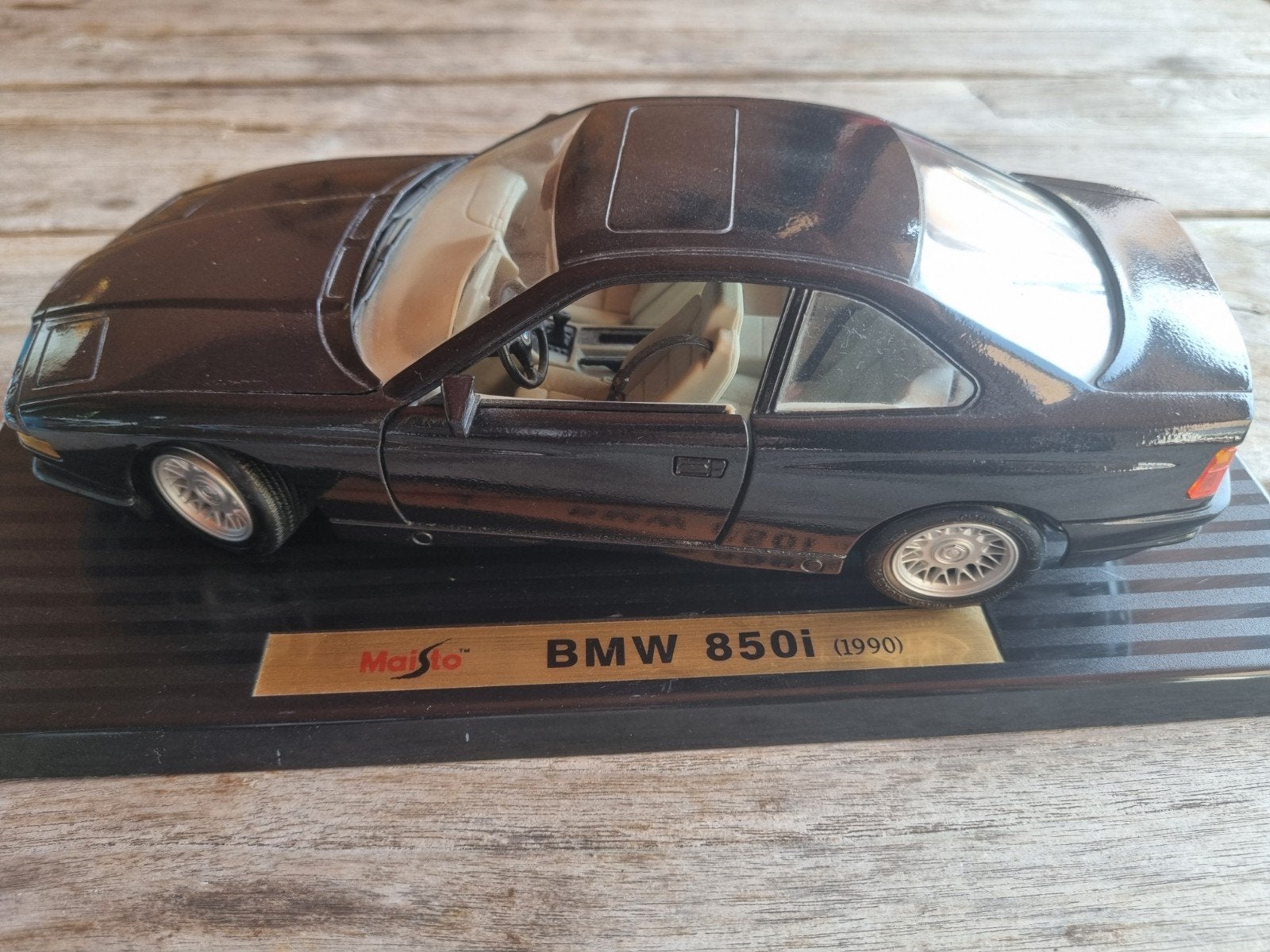 Maisto BMW 850i (1990) schaalmodel, Hobby en Vrije tijd, Modelauto's | 1:18, Ophalen of Verzenden, Zo goed als nieuw, Overige typen