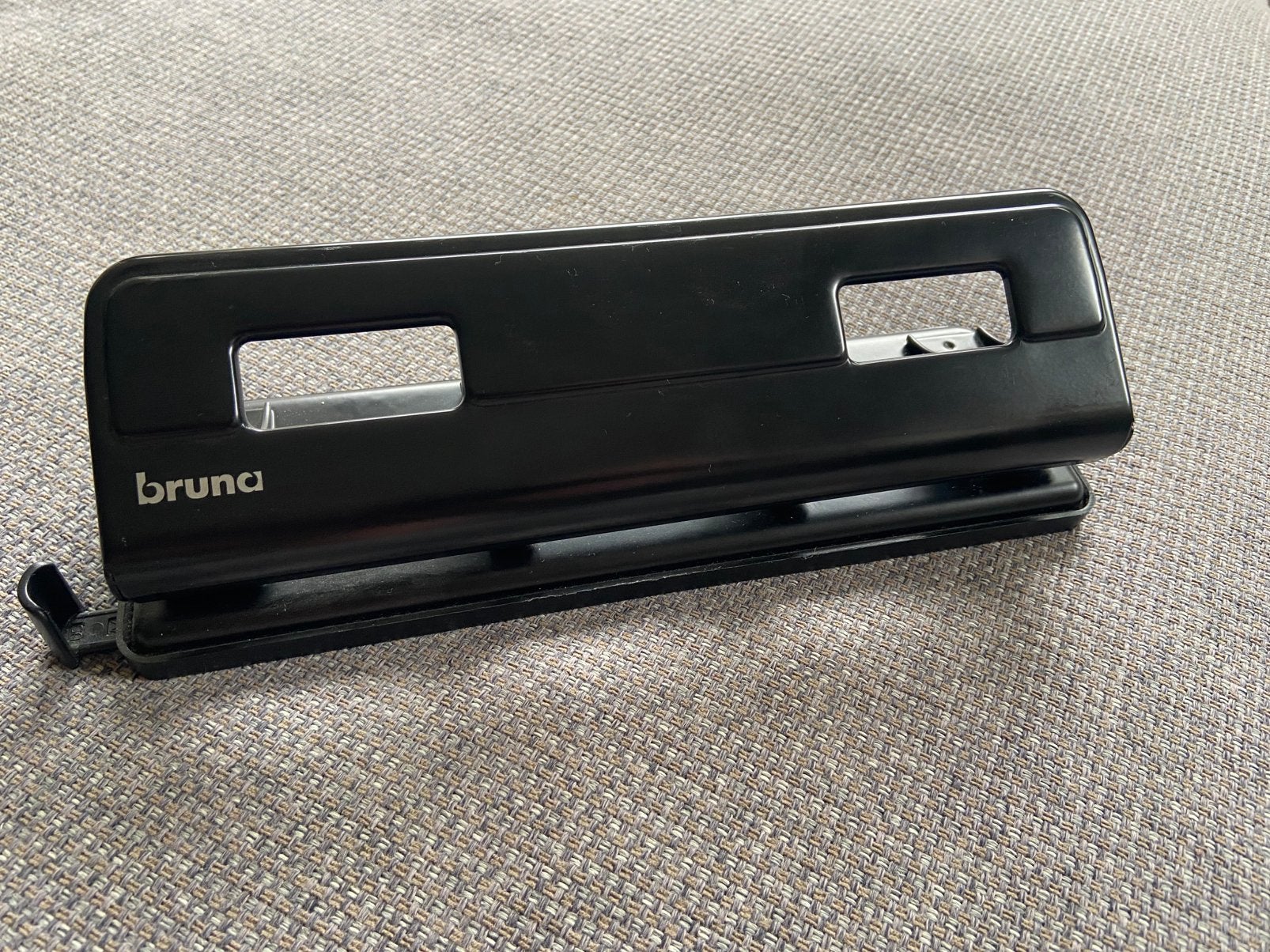 Set van 2 perforators:Bruna (4-gaats) & Leitz 5008 (2-gaats), Ophalen, Zo goed als nieuw