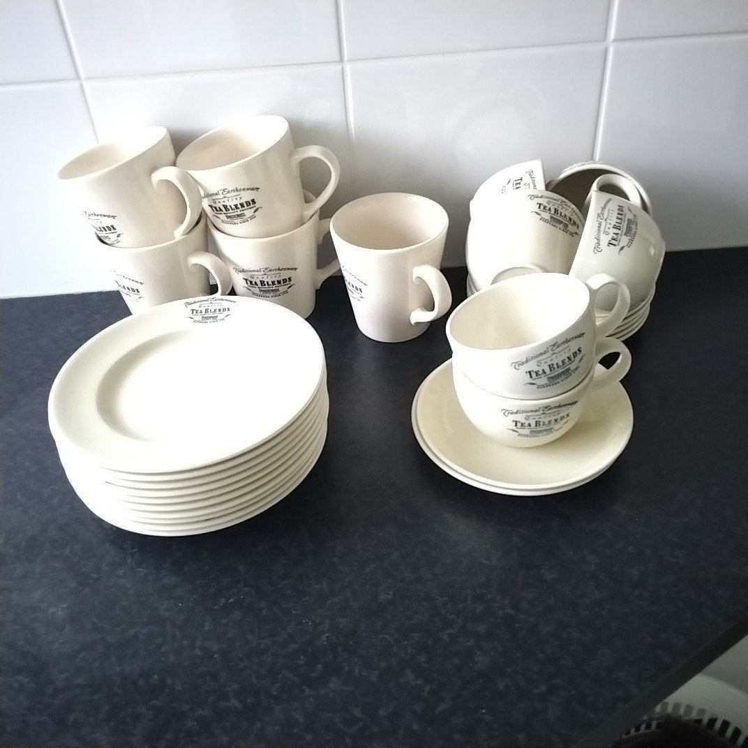 Johnson Brothers Pickwick Servies: theepot, Mokken, enz., Ophalen of Verzenden, Porselein, Overige stijlen, Kop(pen) en/of Schotel(s)