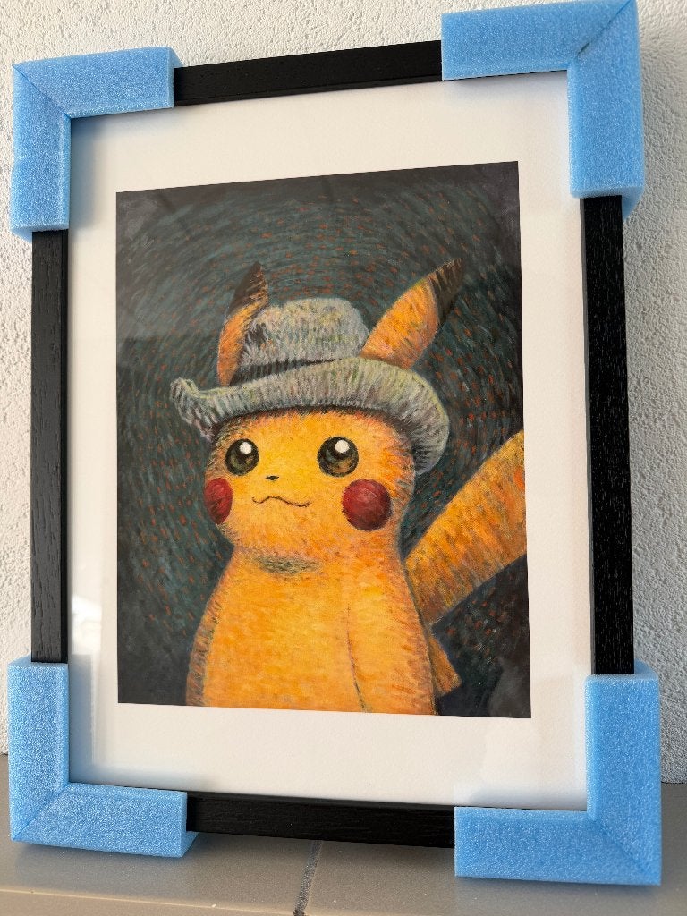 Pokémon x Van Gogh - Pikachu Print met witte binnenlijst, Hobby en Vrije tijd, Verzamelkaartspellen | Pokémon, Ophalen of Verzenden