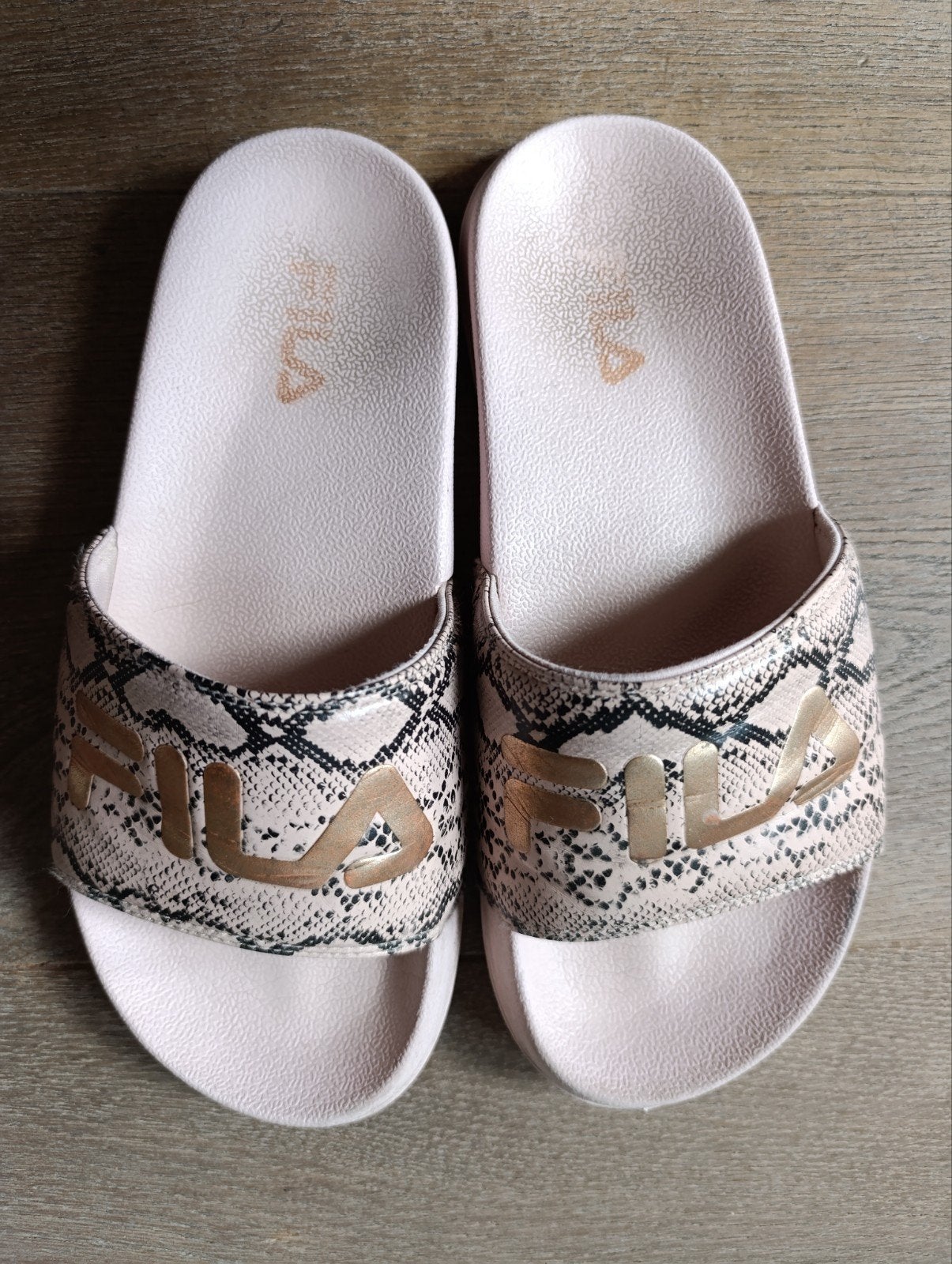 Gedragen Fila slippers roze dames maat 38, Slippers, Ophalen of Verzenden, Roze, Fila