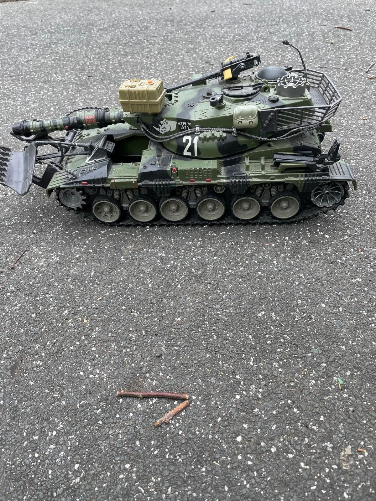 Grote speelgoedtank met graafbak - Legergroen, Ophalen of Verzenden, Gebruikt, Jongen