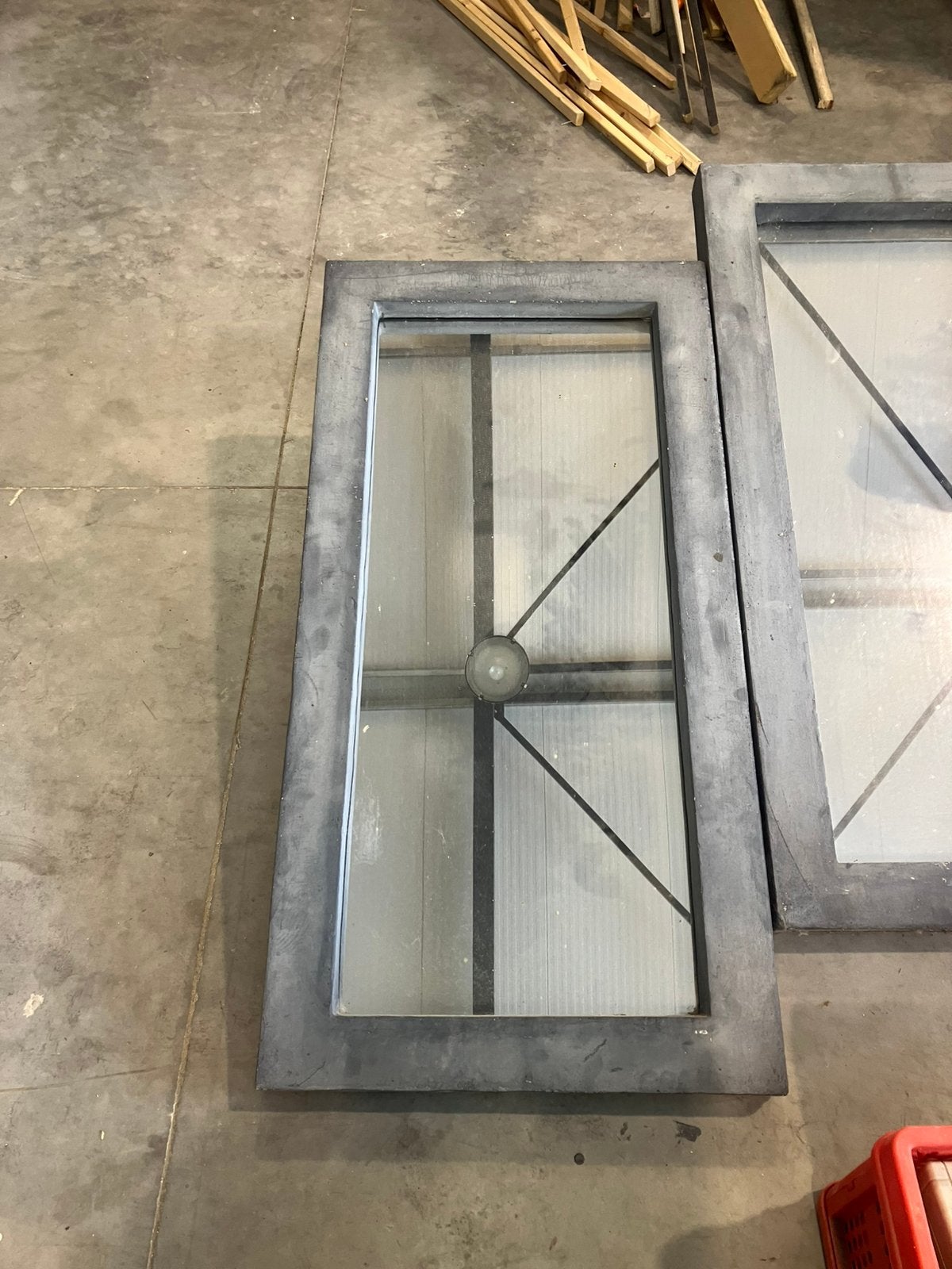 Spiegels met een betonnen rand, Huis en Inrichting, Woonaccessoires | Spiegels, Ophalen, Minder dan 50 cm, Zo goed als nieuw, Minder dan 100 cm