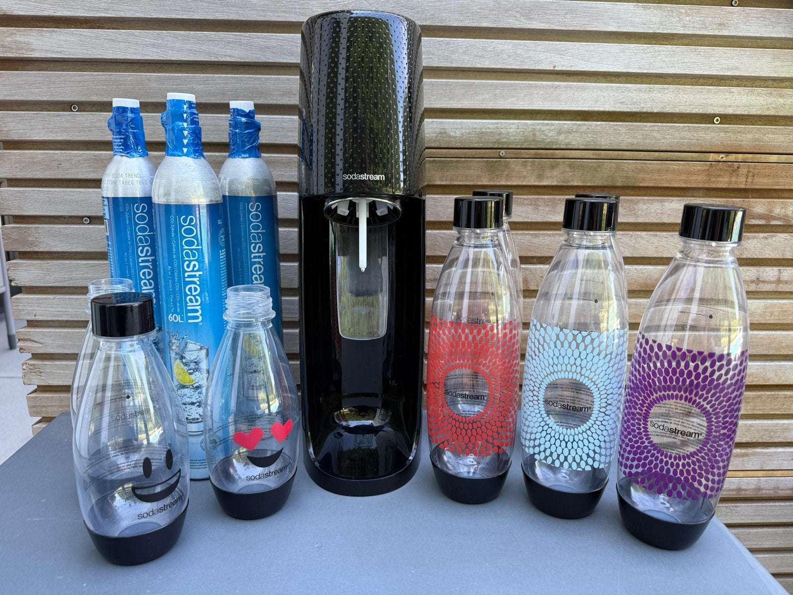 Sodastream met 3 CO2 cilinders en 8 flessen, Ophalen of Verzenden, Zo goed als nieuw