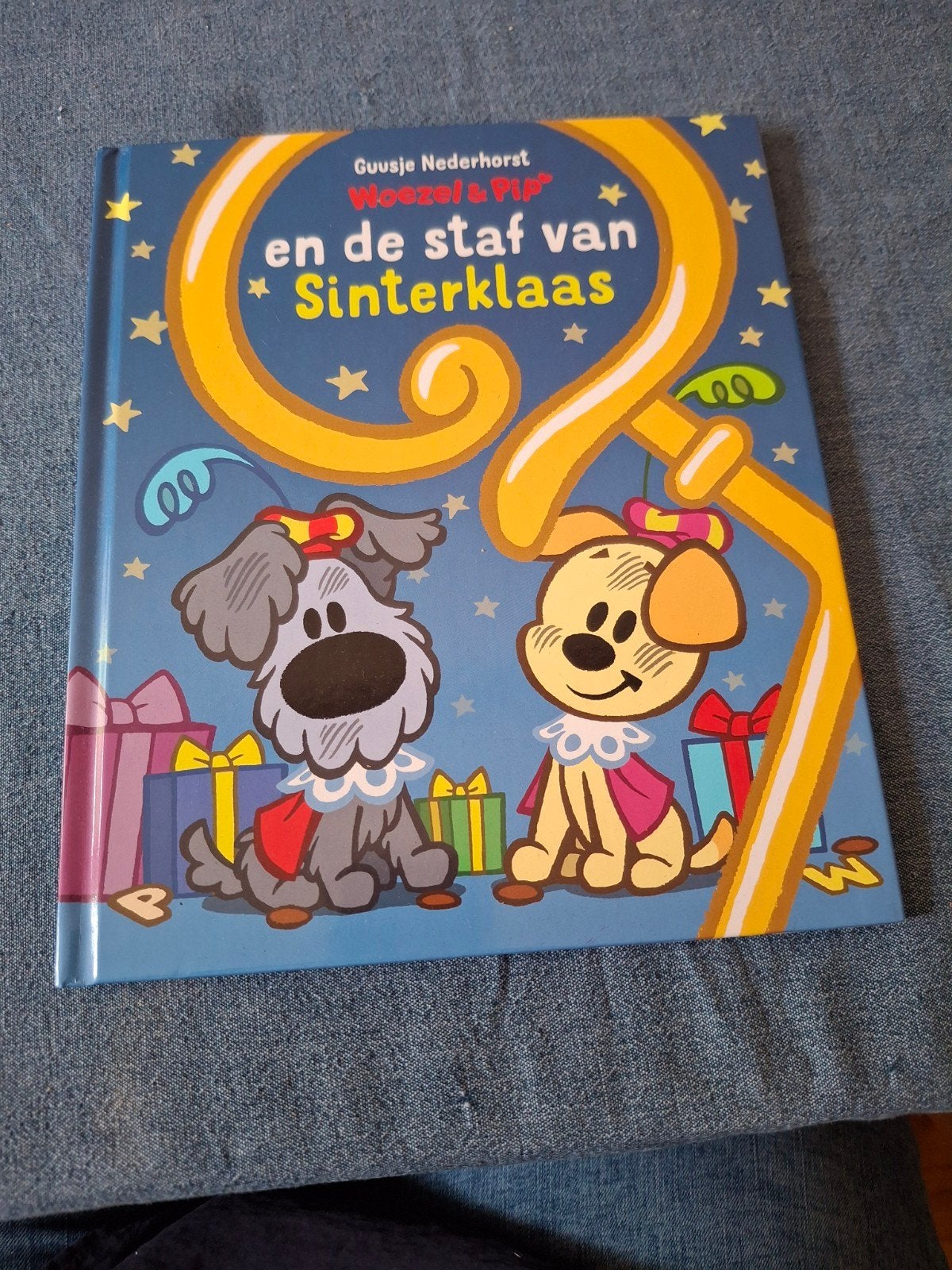 Woezel & Pip en de staf van Sinterklaas - Guusje Nederhorst, Ophalen of Verzenden, Zo goed als nieuw, Guusje Nederhorst, Fictie algemeen