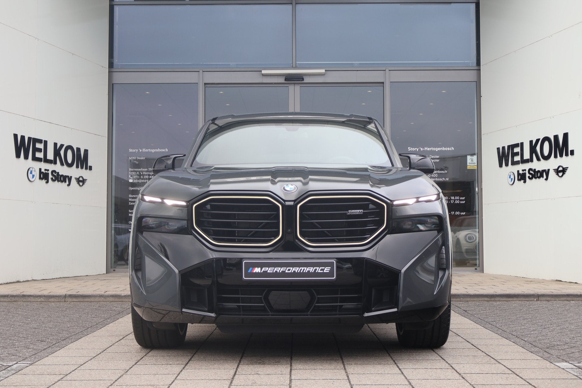 BMW XM PHEV 50e Automaat / Trekhaak / Comfort Access / Soft-, Auto's, Automaat, Dealer onderhouden, Zwart, 23 km/l
