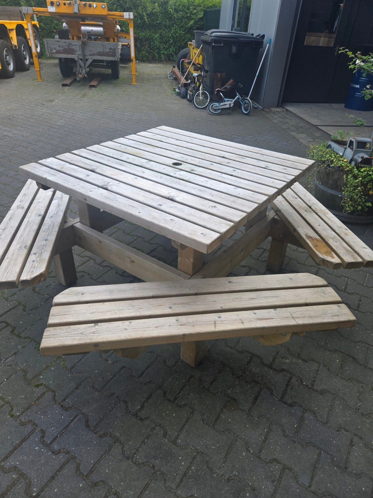 Zo goed als nieuwe picknicktafel - ideaal voor kleine tuin!, Tuin en Terras, Picknicktafels, Ophalen of Verzenden, Zo goed als nieuw