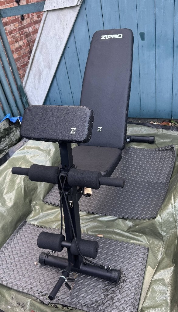 ZIPRO Verstelbare Halterbank met Leg Press – Zwart, Ophalen, Zo goed als nieuw, Metaal, Krachtstation