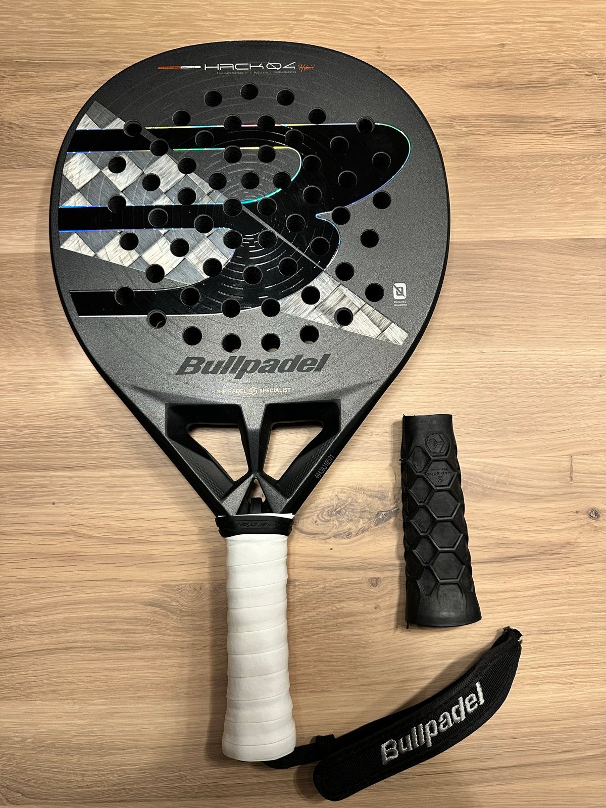 Bullpadel Hack 04 Hybrid 2026 - Zo goed als nieuw, Ophalen, Zo goed als nieuw