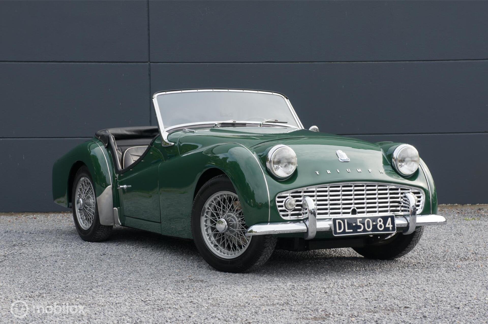 Triumph TR3B 2.2 Soft & Hardtop Zeer mooie staat Zeldzaam!, Auto's, Achterwielaandrijving, Zwart, Triumph, Leder