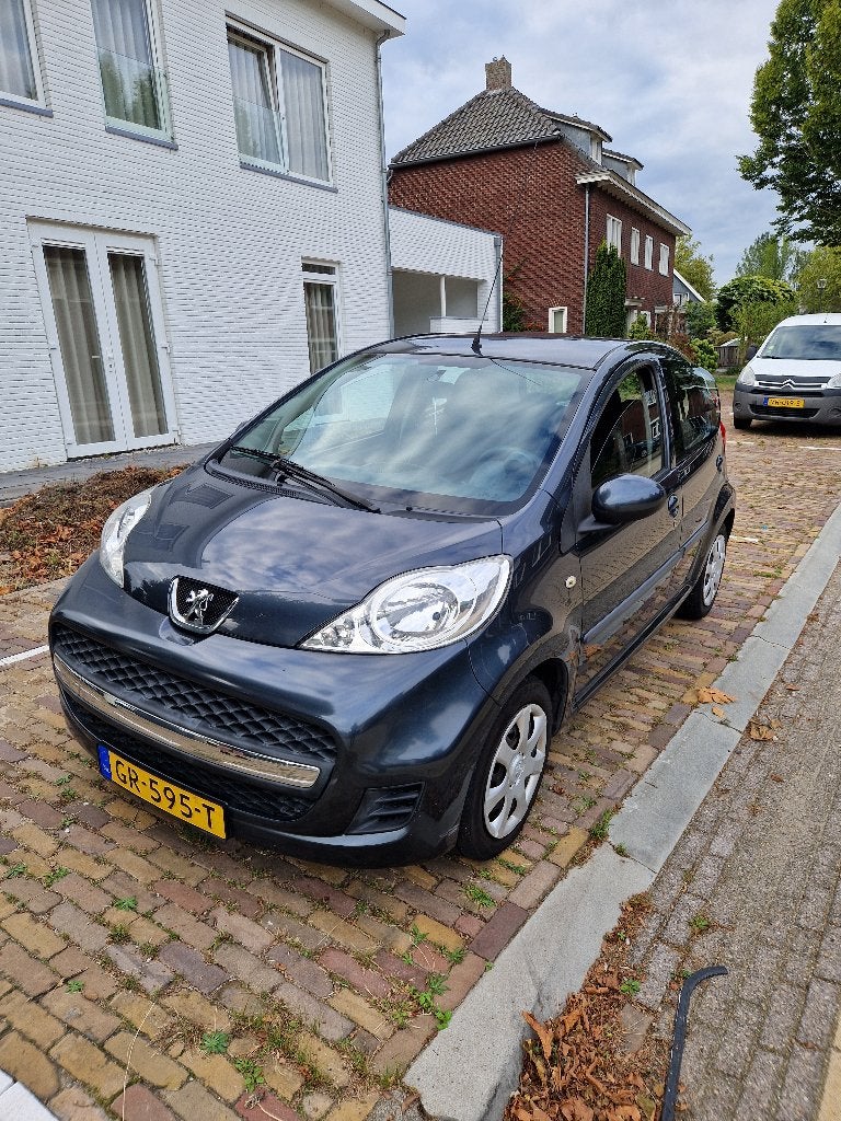 Peugeot 107 1.0 12V 5DR 2009 Grijs, Voorwielaandrijving, 4 stoelen, 68 pk, Handgeschakeld