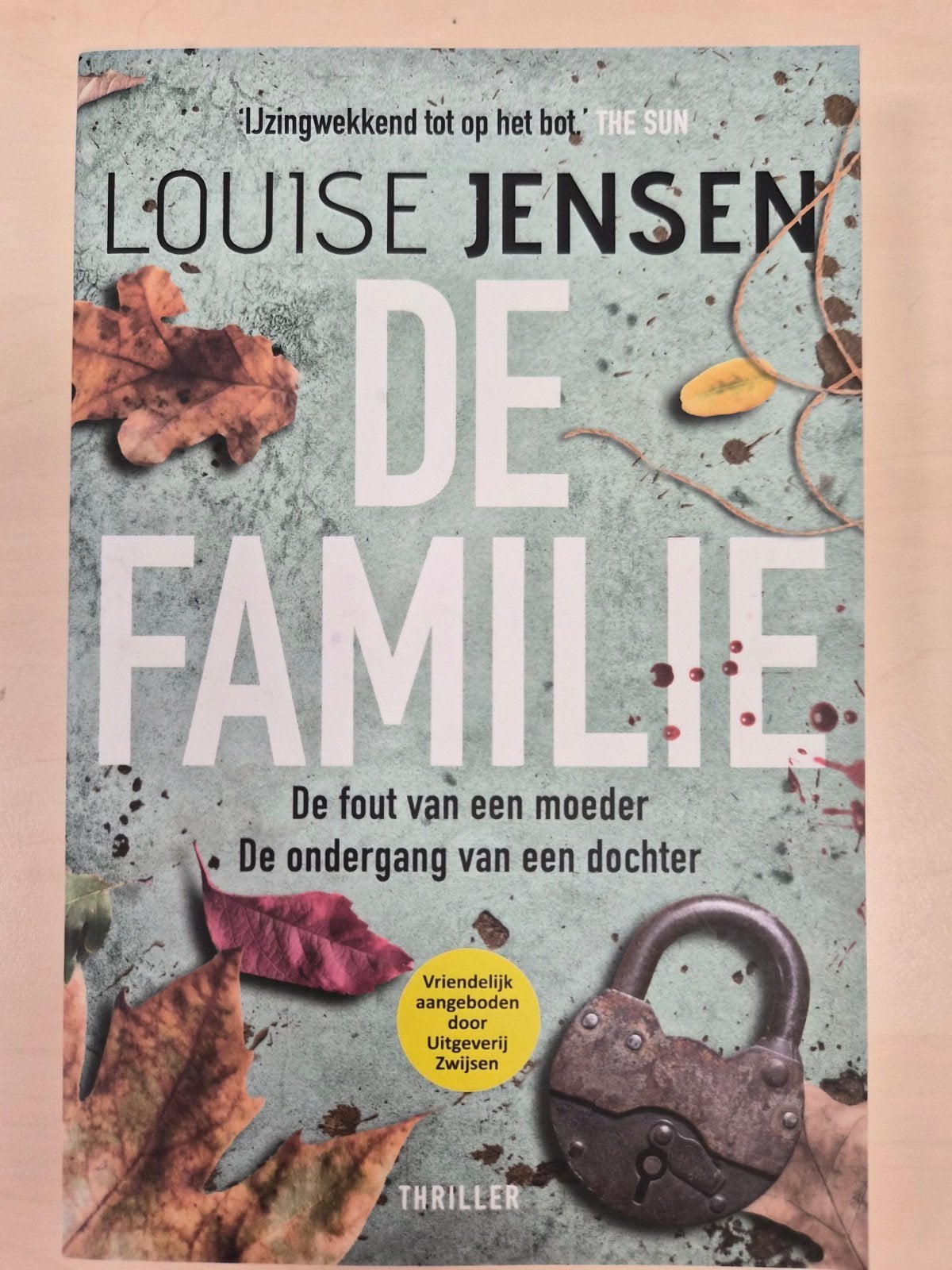 Louise Jensen - De familie, Ophalen of Verzenden, Nieuw, Louise Jensen