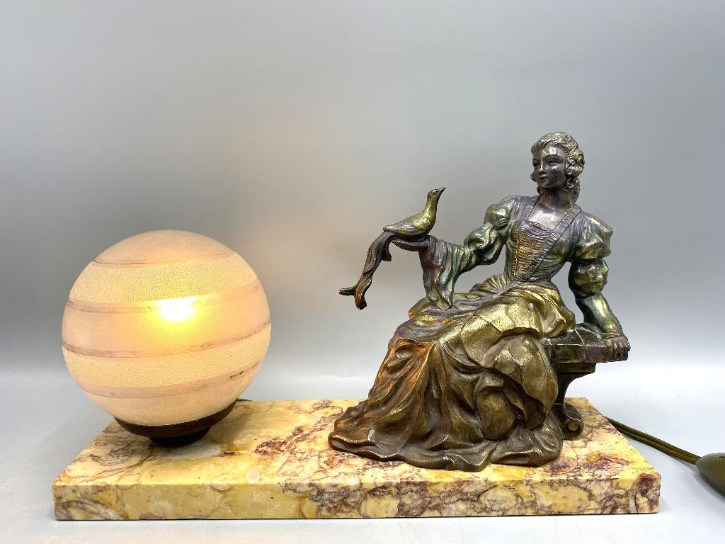Art Deco Tafellamp met metale brons-look Dame & Vogel, Antiek en Kunst, Antiek | Lampen, Ophalen of Verzenden