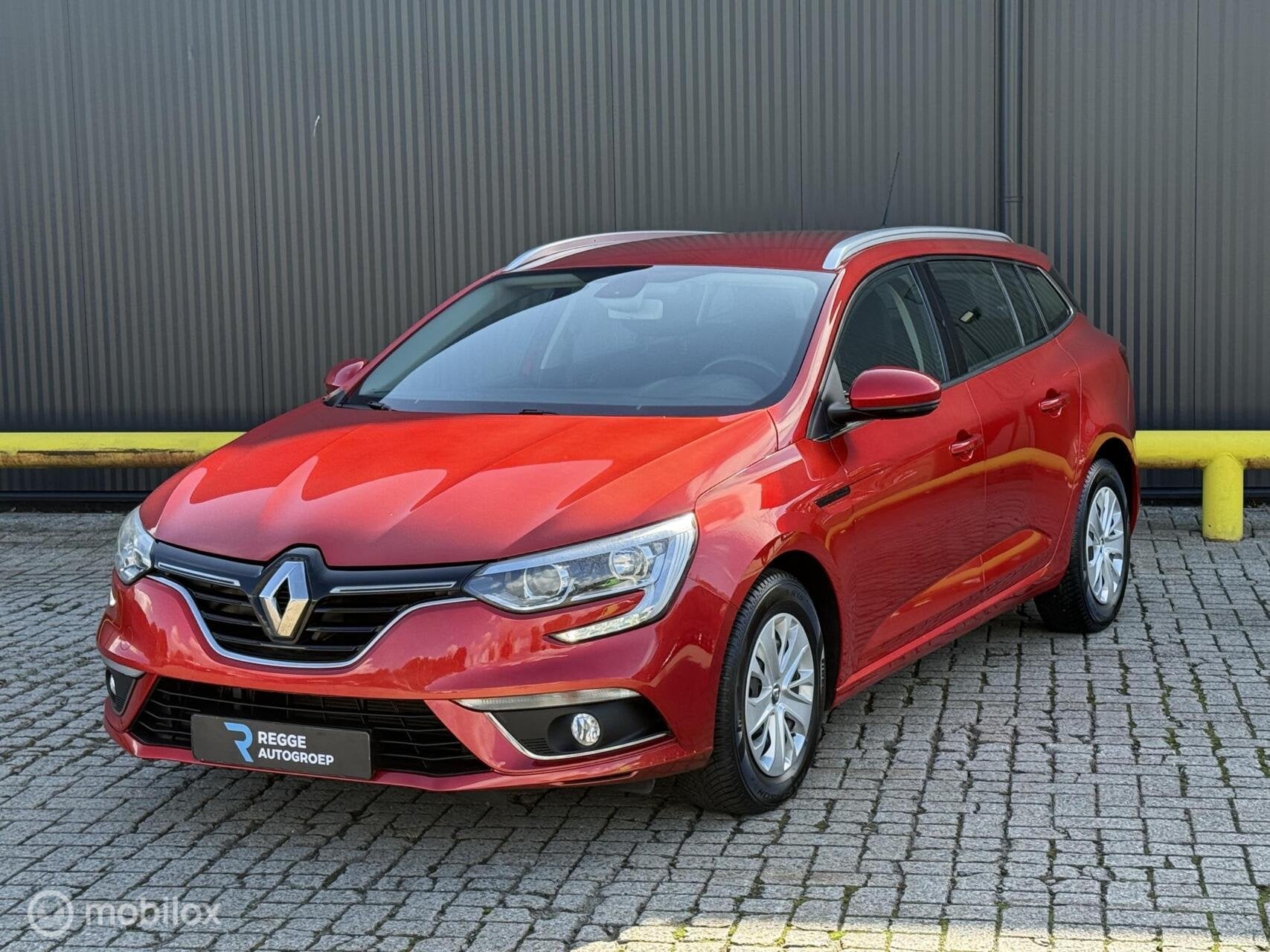 Renault Megane Estate 1.2 TCe Life NAVI | PDC | CRUISE, Voorwielaandrijving, 101 pk, Gebruikt, 4 cilinders