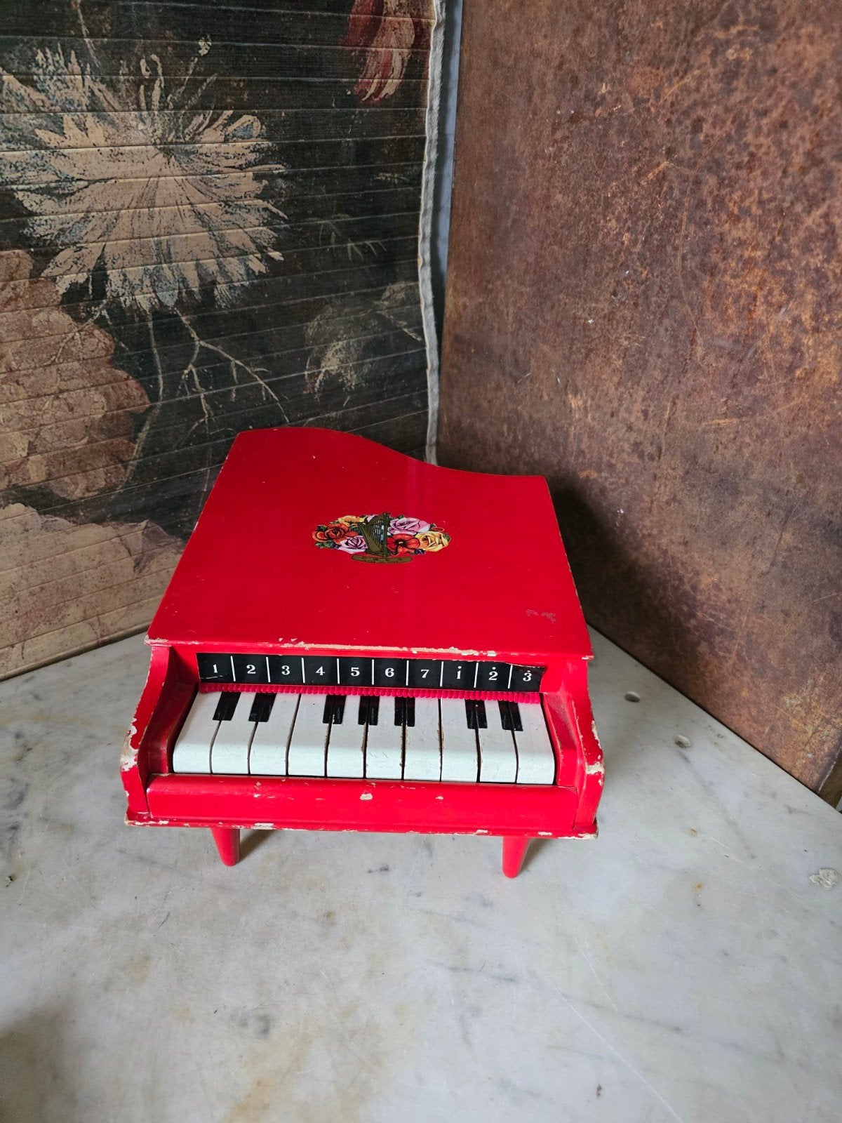 oud rood houten kinder piano, Antiek en Kunst, Antiek | Speelgoed, Ophalen of Verzenden