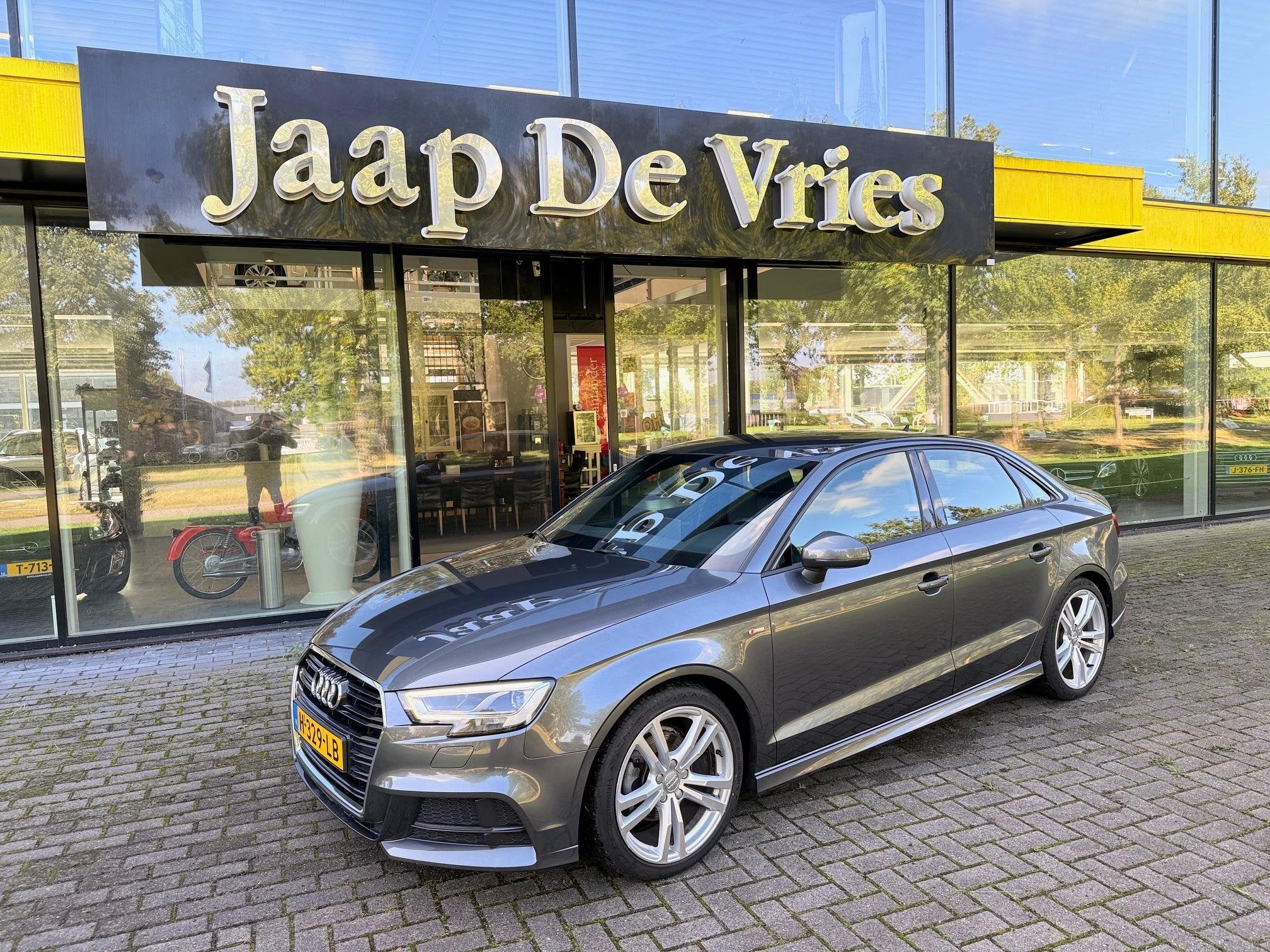 Audi A3 Limousine 35 TFSI CoD Advance Sport, Auto's, Audi, 4 cilinders, 150 pk, Leder en Stof, Origineel Nederlands
