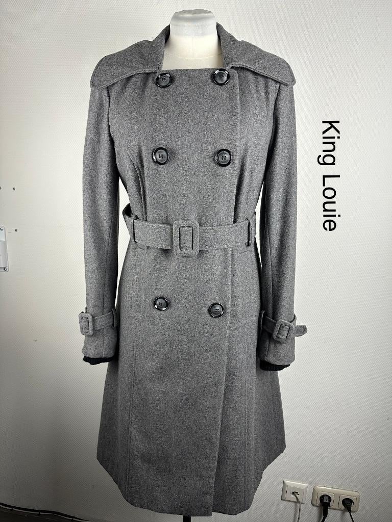 King Louie Trenchcoat 55% wol (mt: 42) 28,1/9240, Maat 42/44 (L), Ophalen of Verzenden, Zo goed als nieuw, King Louie