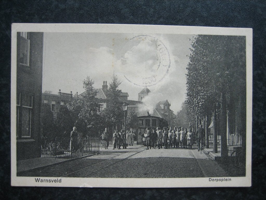 WARNSVELD Dorpsplein veel volk en stoomtram, Ophalen of Verzenden, Voor 1920, Gelderland