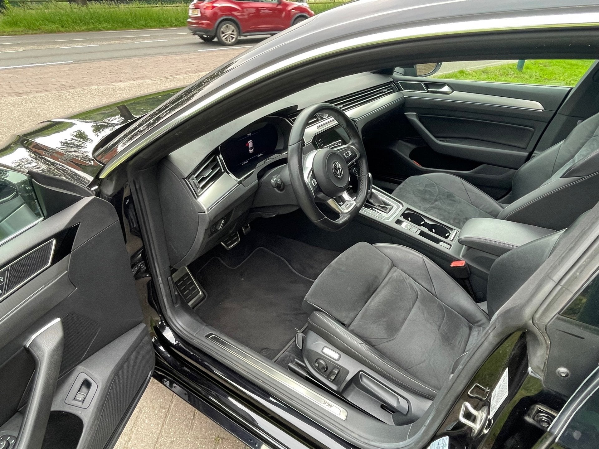 Volkswagen Arteon 1.5 TSI Business R Panoramadak/Led, Arteon, Euro 6, 4 cilinders, 150 pk