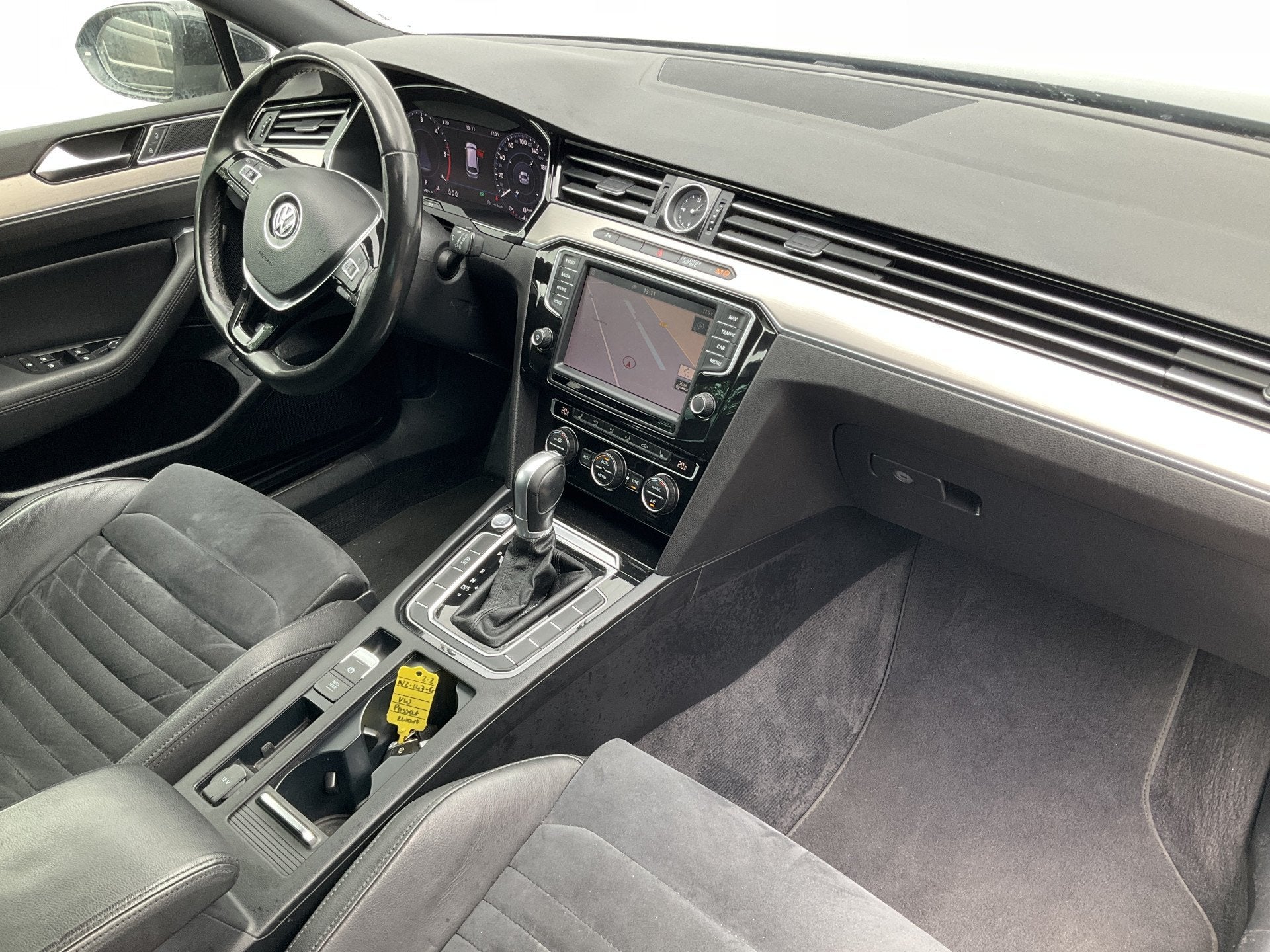 Volkswagen Passat Variant 1.6 TDI Highline R-Line Automaat T, Auto's, Gebruikt, Euro 6, 4 cilinders, Zwart