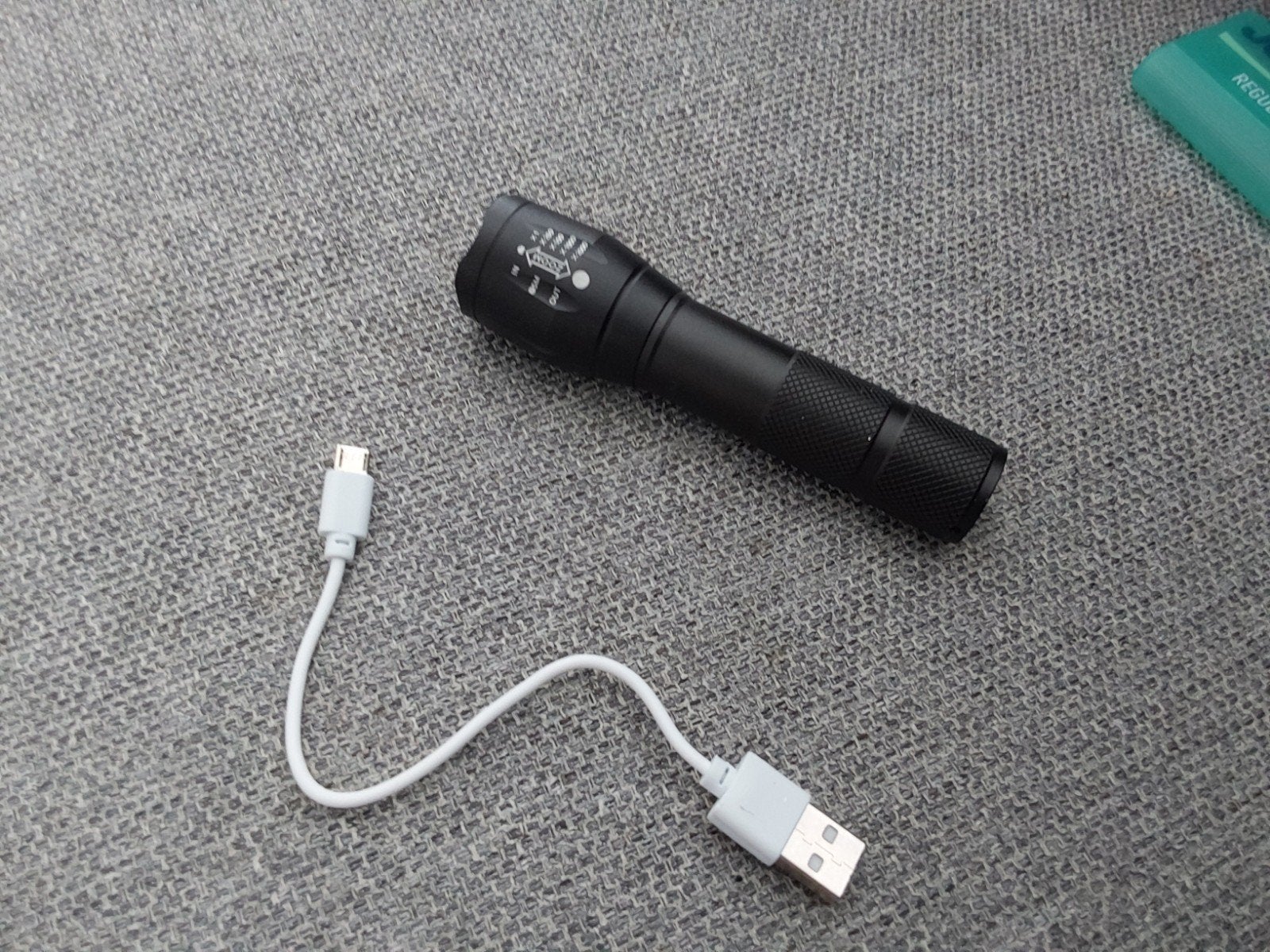 Oplaadbare zaklamp, Ophalen of Verzenden, Batterij
