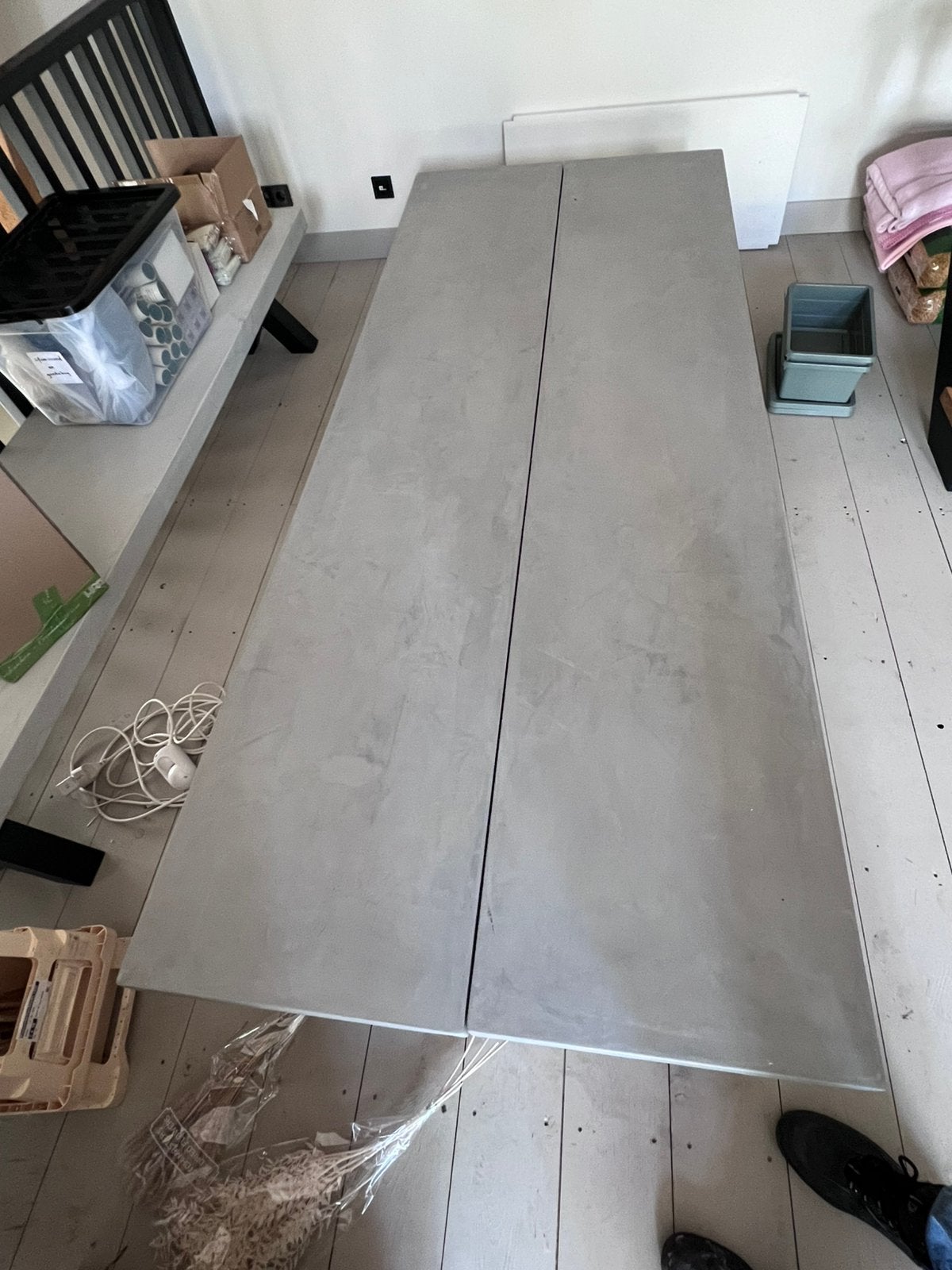 Betoncire bankjes/tafel, Huis en Inrichting, Tafels | Eettafels, Ophalen, Overige materialen, Gebruikt, 200 cm of meer
