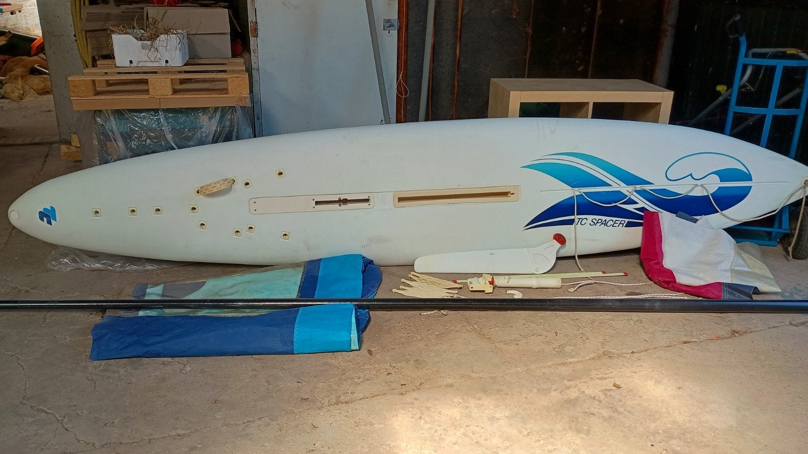Complete windsurfset: plank, zeilen, giek, mast, vin, Watersport en Boten, Windsurfen, Gebruikt, 5 tot 6.5 m², 300 cm of meer
