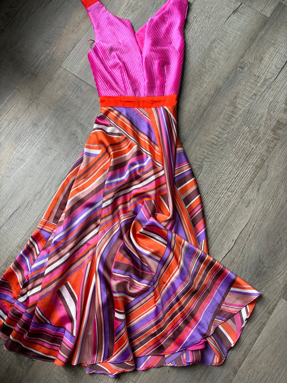 Nieuwe Nenette jurk - Kleurrijk en elegant, Ophalen, Nieuw, Meerkleurig, Onder de knie