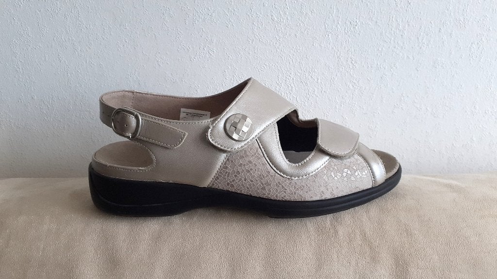 Solidus. Leren sandalen. Type Lia H. Beige. Mt. 38 (5), Kleding | Dames, Schoenen, Solidus, Beige, Zo goed als nieuw, Sandalen of Muiltjes