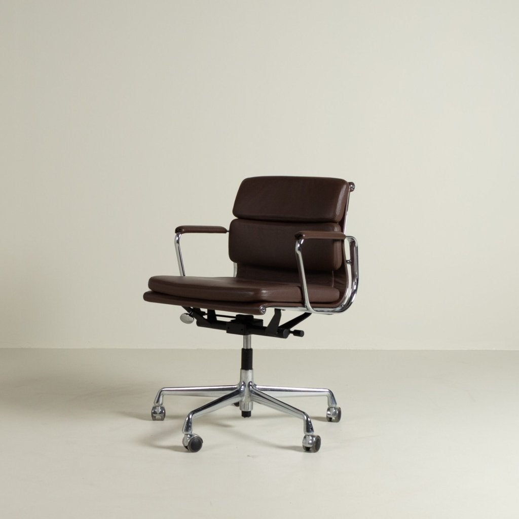 Vitra Eames EA217 Soft Pad Bureaustoel Bruin Leer - Chroom, Niet ingevuld, Bruin, Niet ingevuld, Zo goed als nieuw