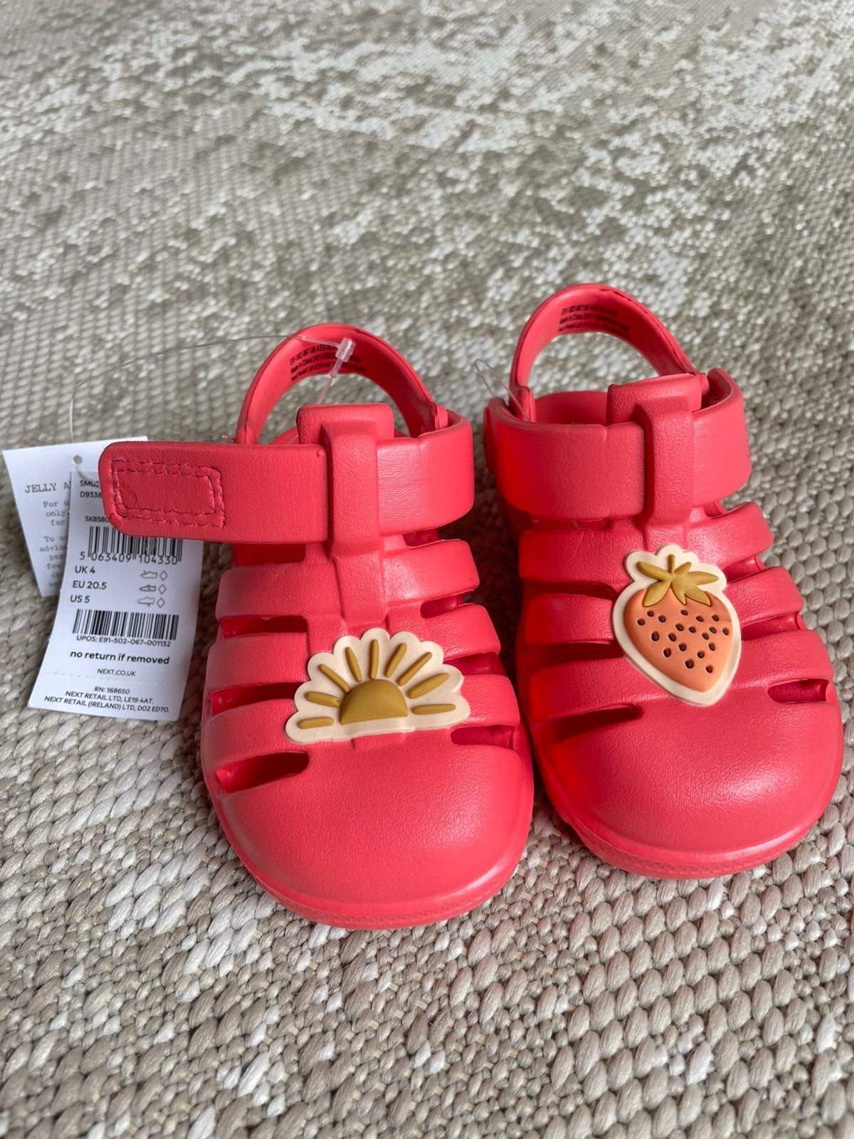 New Sandals size 4 UK. Very soft, Slofjes, Meisje, Nieuw, Ophalen of Verzenden