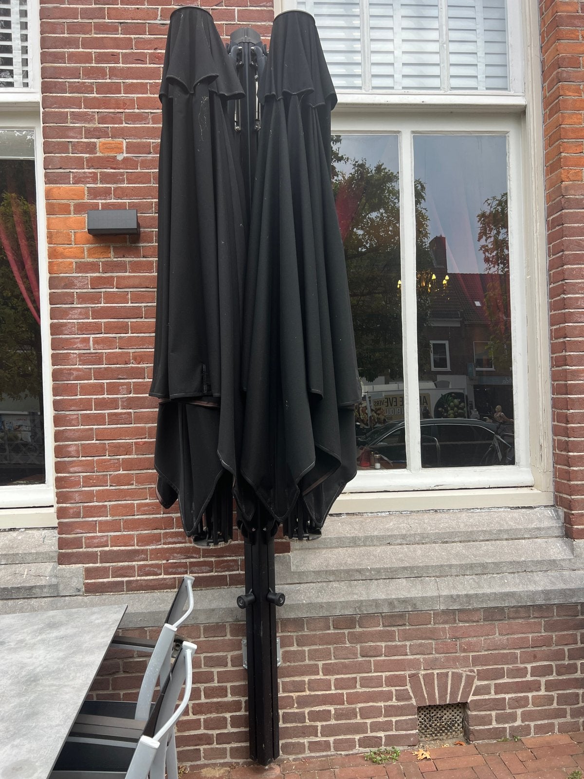 Horeca apparatuuren, Tuin en Terras, Ophalen, Muurparasol, Zo goed als nieuw, Waterdicht