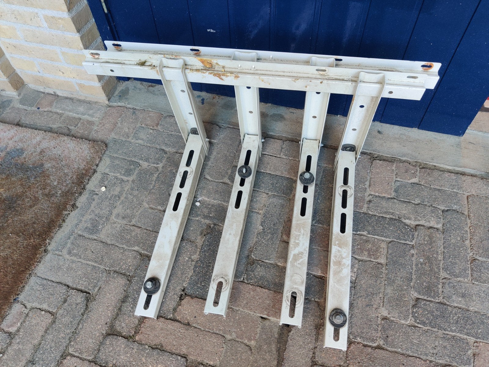 Ophangbeugels voor buitenunit airco, Ophalen, Gebruikt