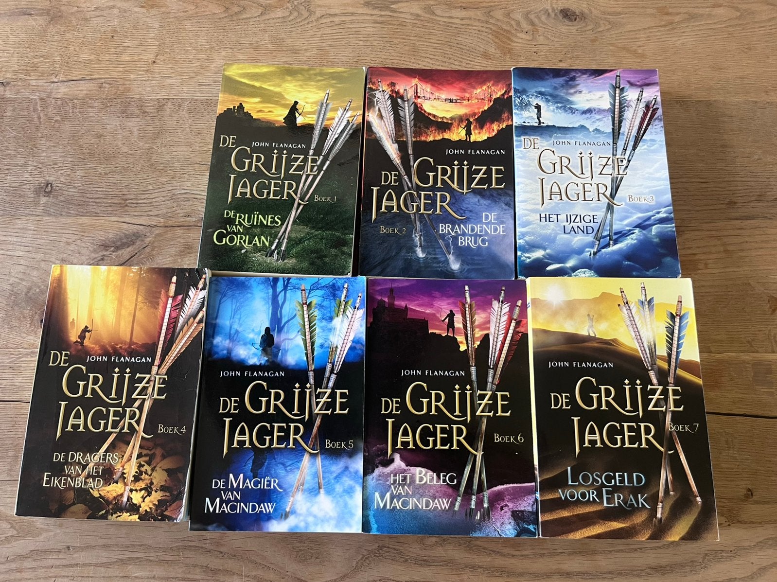 De Grijze jager deel 1 tot en met 7 van John Flanagan, Boeken, Fantasy, Ophalen of Verzenden, Gelezen
