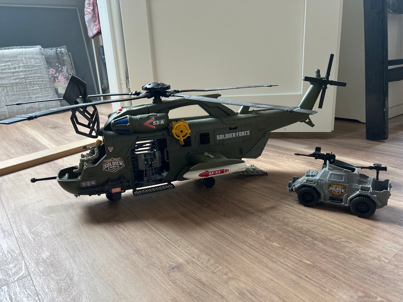 Speelgoed Leger Helikopter met Voertuig en Figuren, Ophalen, Gebruikt