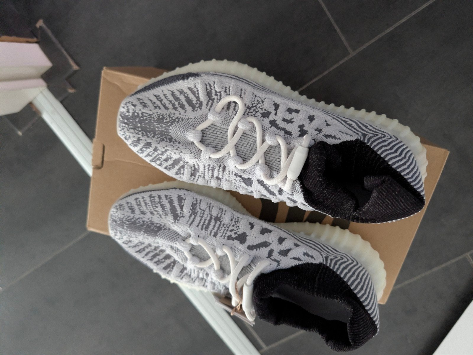 Adidas Yeezy 350 V2 CMPCT Slate Bone - Maat 40, Ophalen, Overige kleuren, Nieuw, Sneakers of Gympen