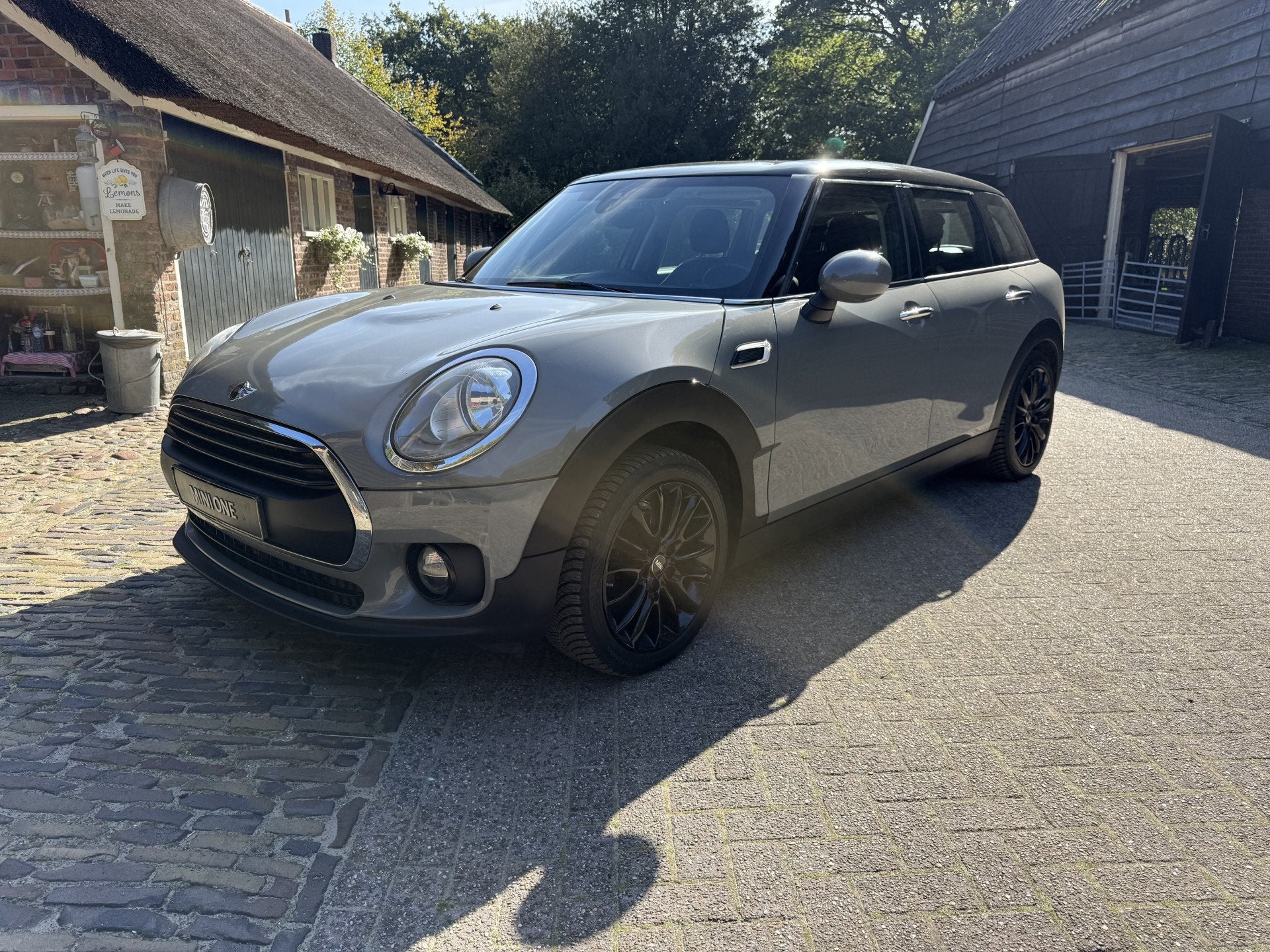 MINI Clubman 1.5 One Pepper. Moonwalk Grey ! Zeer mooi !, Auto's, Voorwielaandrijving, Dealer onderhouden, Gebruikt, Met garantie (alle)