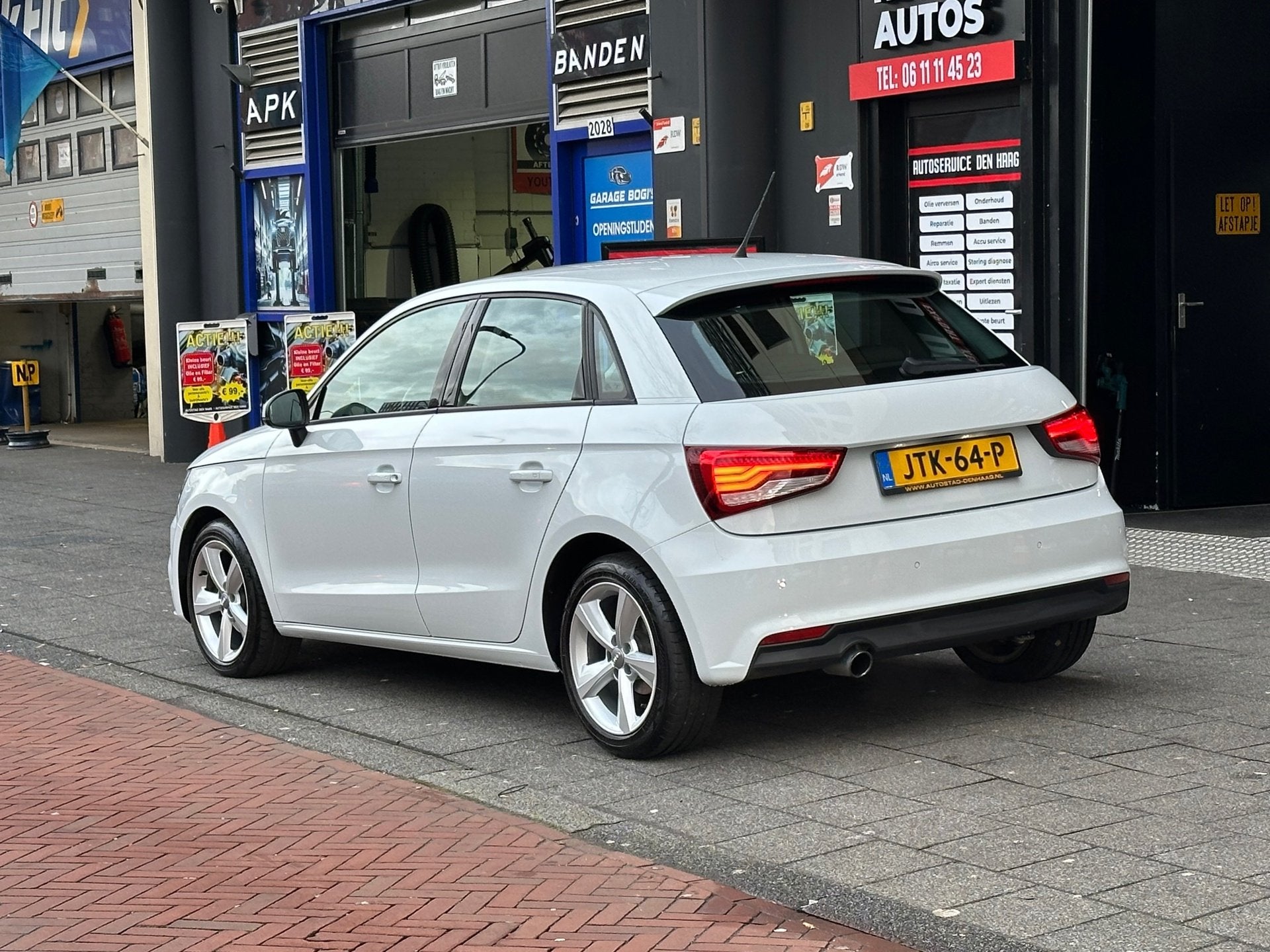 Audi A1 Sportback 1.0 TFSI Pro Line Automaat Clima PDC, Auto's, Audi, Stof, Euro 6, 4 stoelen, Bedrijf