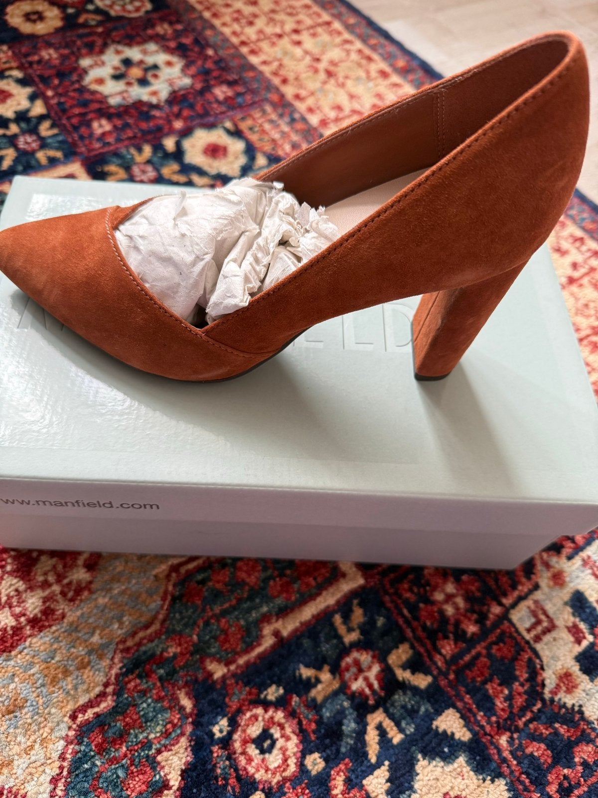 Manfield 5th Avenue suède pumps - Nieuw, Ophalen of Verzenden, Nieuw, Bruin, Pumps