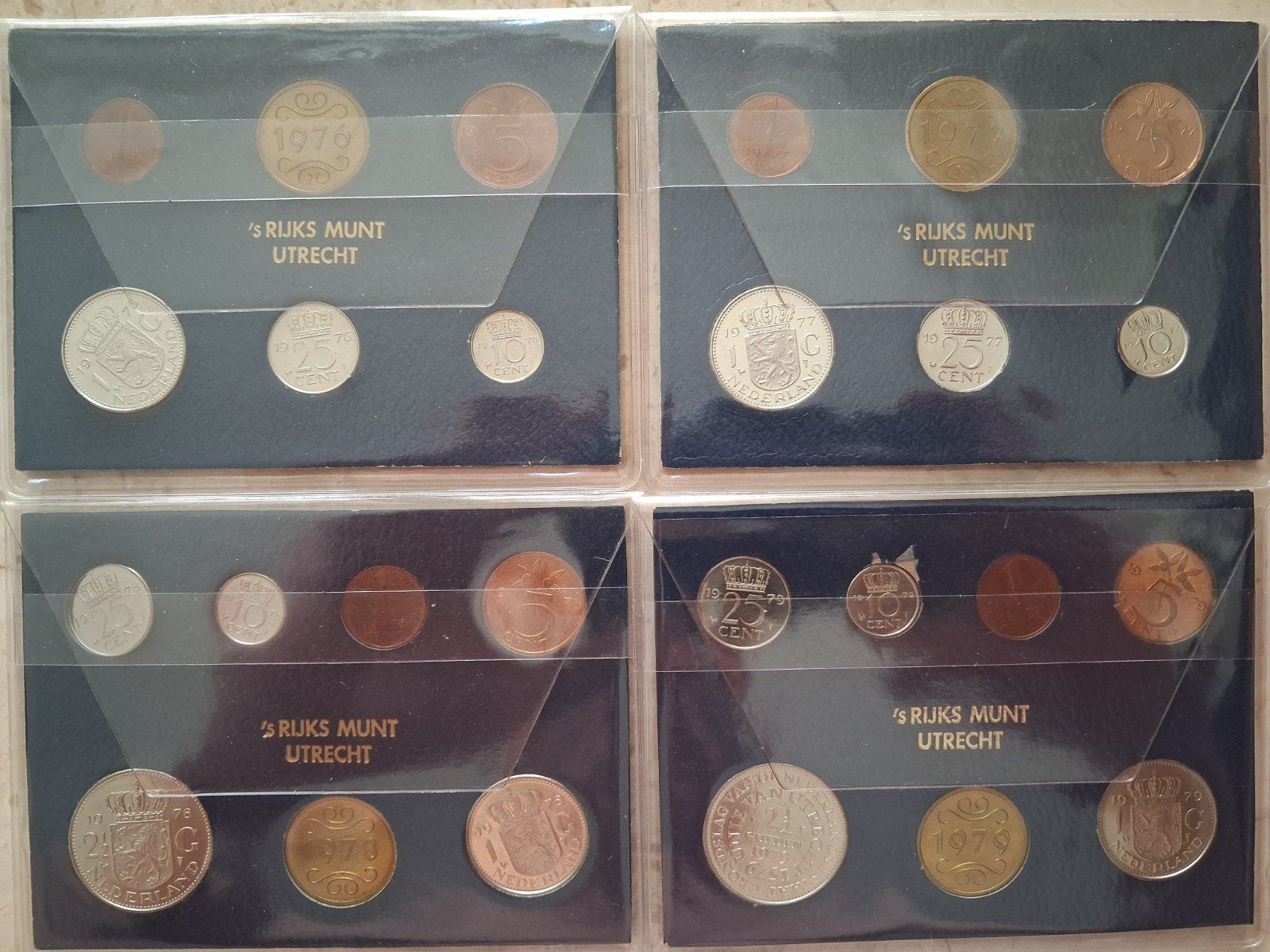Jaarset Nederland 4 stuks, Postzegels en Munten, Munten | Nederland, Ophalen of Verzenden, Koningin Juliana, Overige waardes