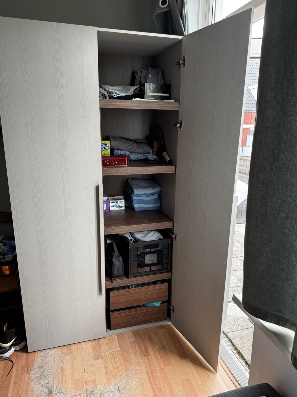Moderne kledingkast met hang- en legruimte, Huis en Inrichting, Kasten | Kledingkasten, Ophalen, Gebruikt, 100 tot 150 cm, 200 cm of meer