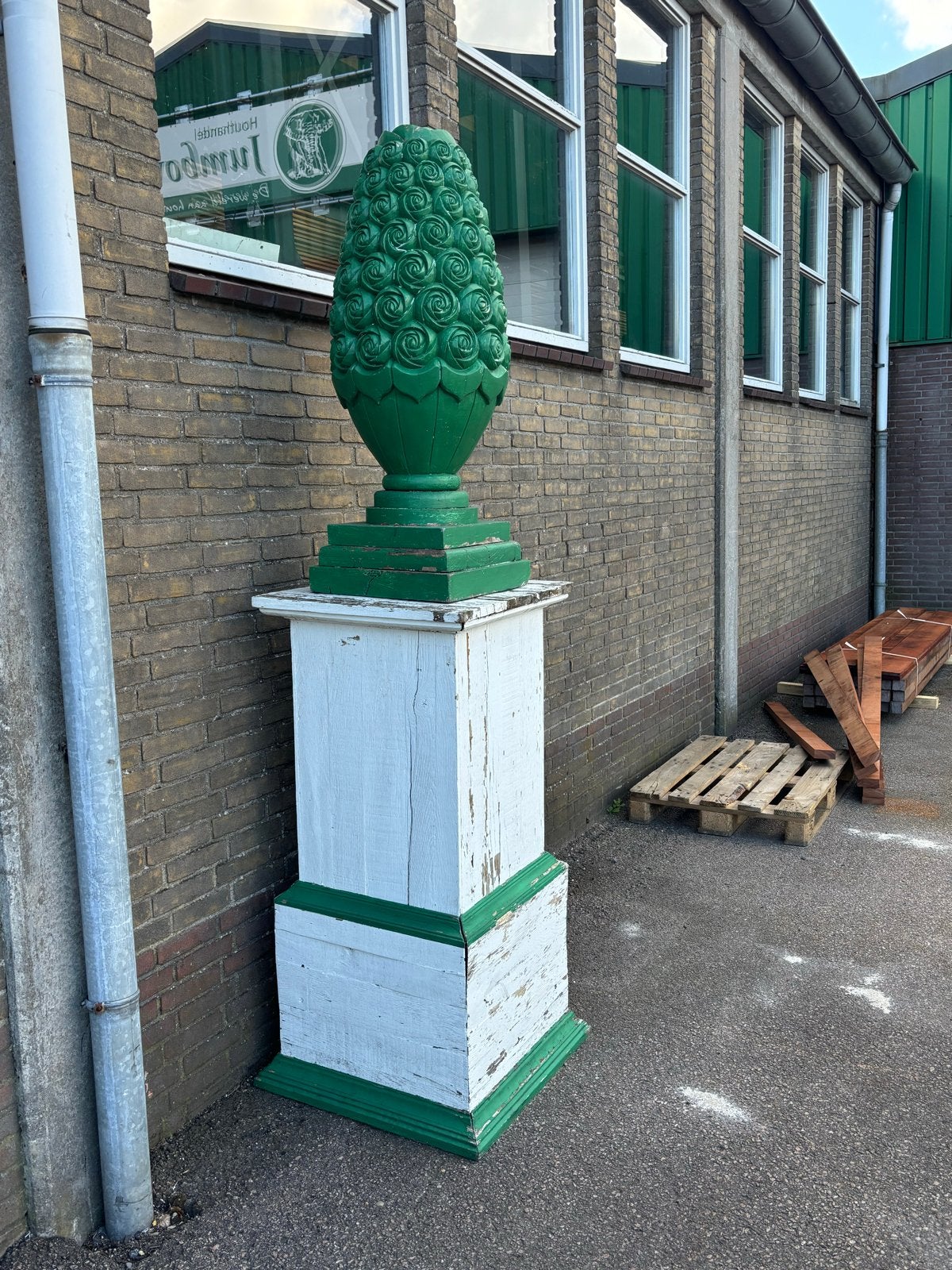 Decoratieve dennenappel op sokkel - Groen en wit, Groen, Hout, Gebruikt, Ophalen of Verzenden