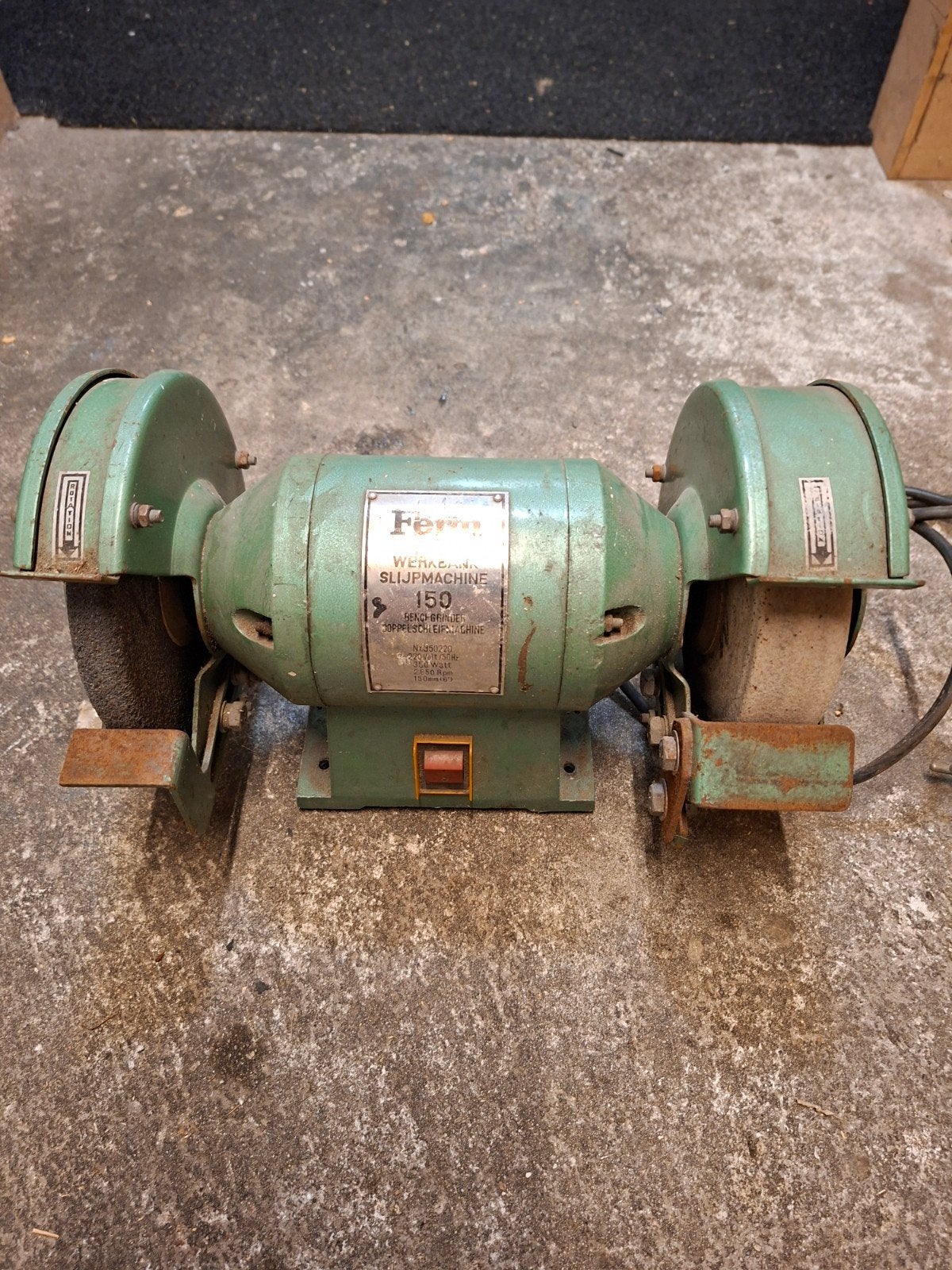 Ferm werkbank slijpmachine., Doe-het-zelf en Verbouw, Ophalen, Gebruikt, Minder dan 700 watt, Werkbankslijpmachine