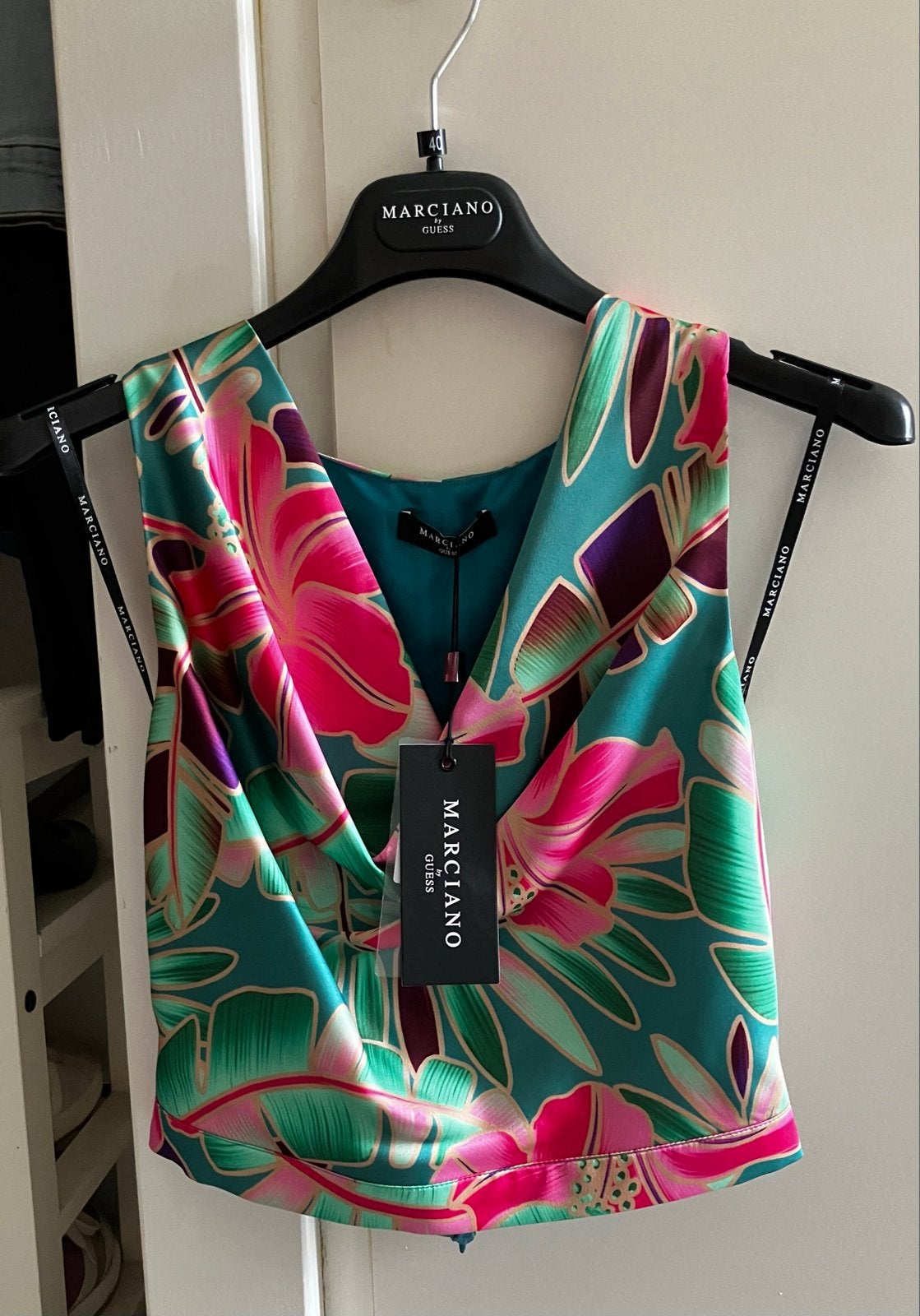 Marciano Guess Top met Bloemenprint - Nieuw met kaartje, Kleding | Dames, Tops, Meerkleurig, Nieuw, Ophalen of Verzenden, Zonder mouw